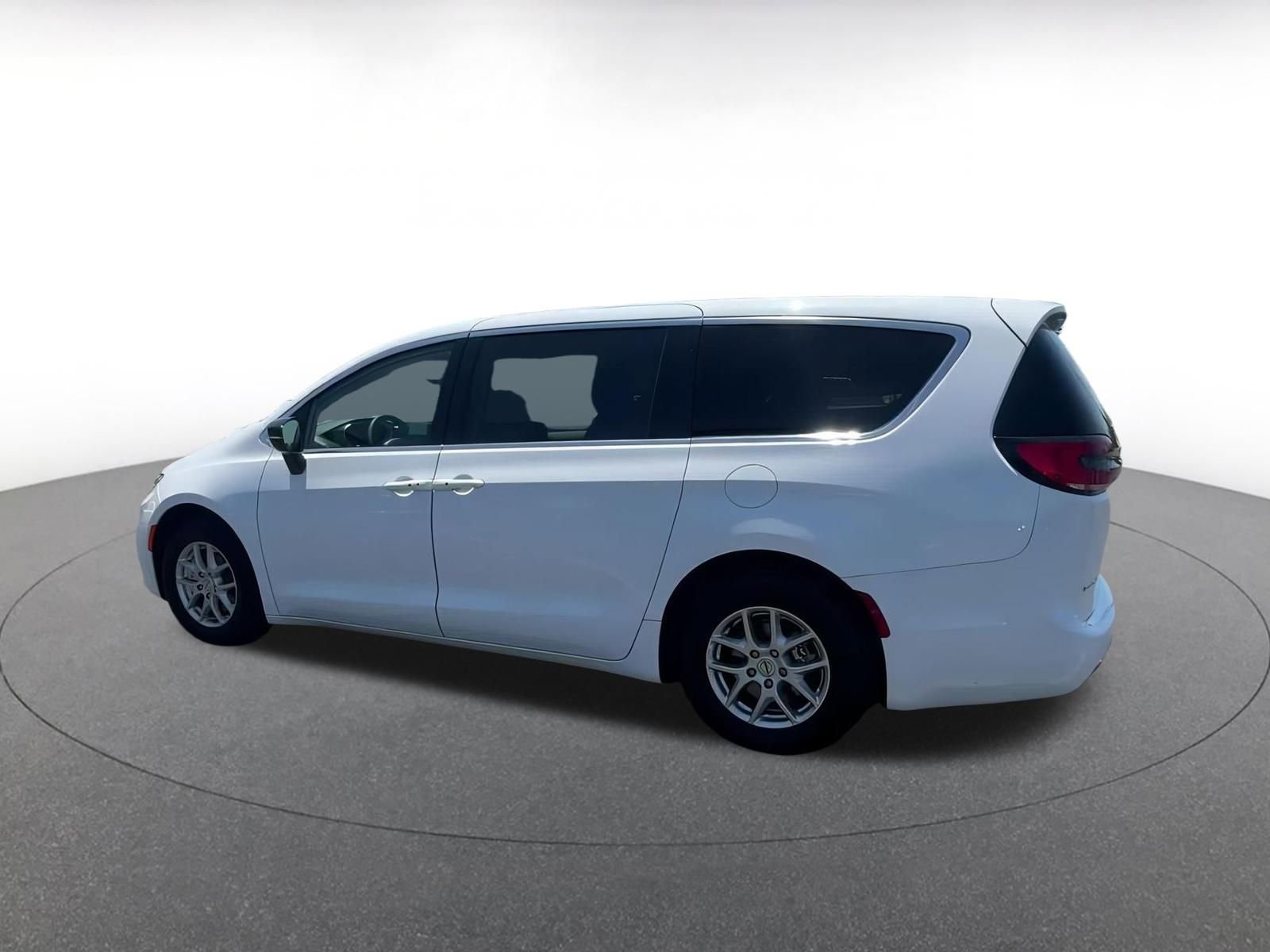 Thumbnail: 2024 Chrysler Pacifica - 10