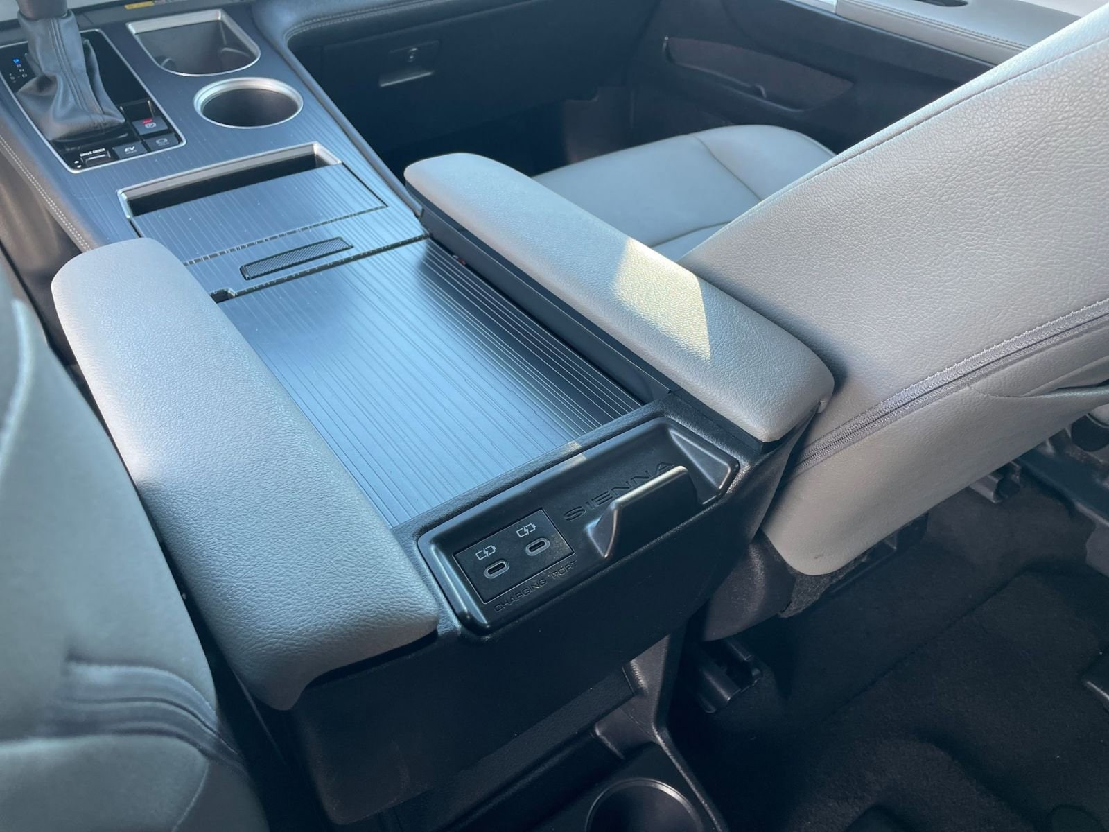 Thumbnail: 2025 Toyota Sienna - 21