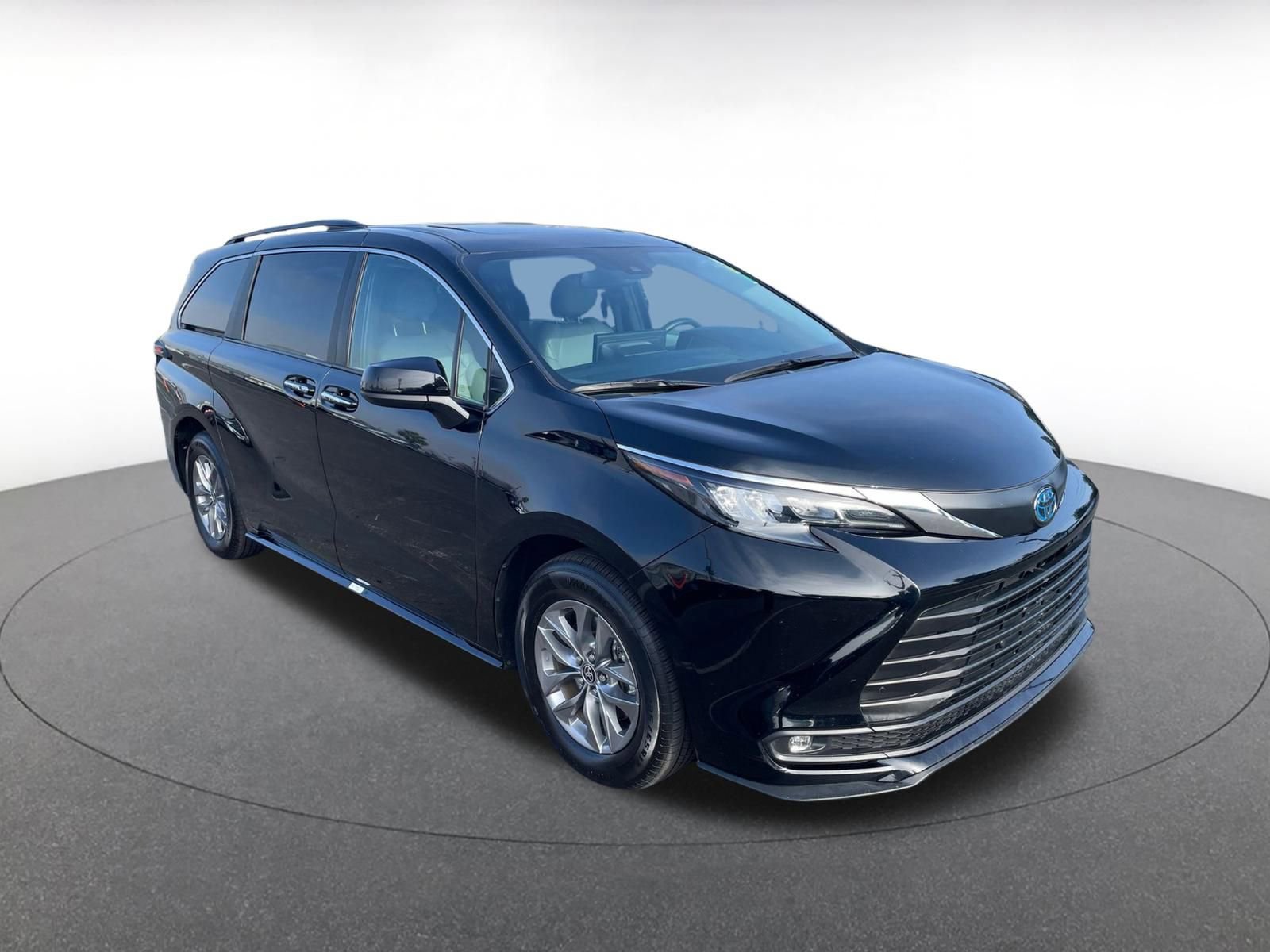 Thumbnail: 2025 Toyota Sienna - 1