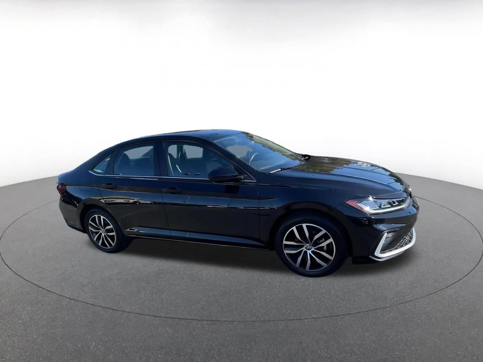 Thumbnail: 2025 Volkswagen Jetta - 2