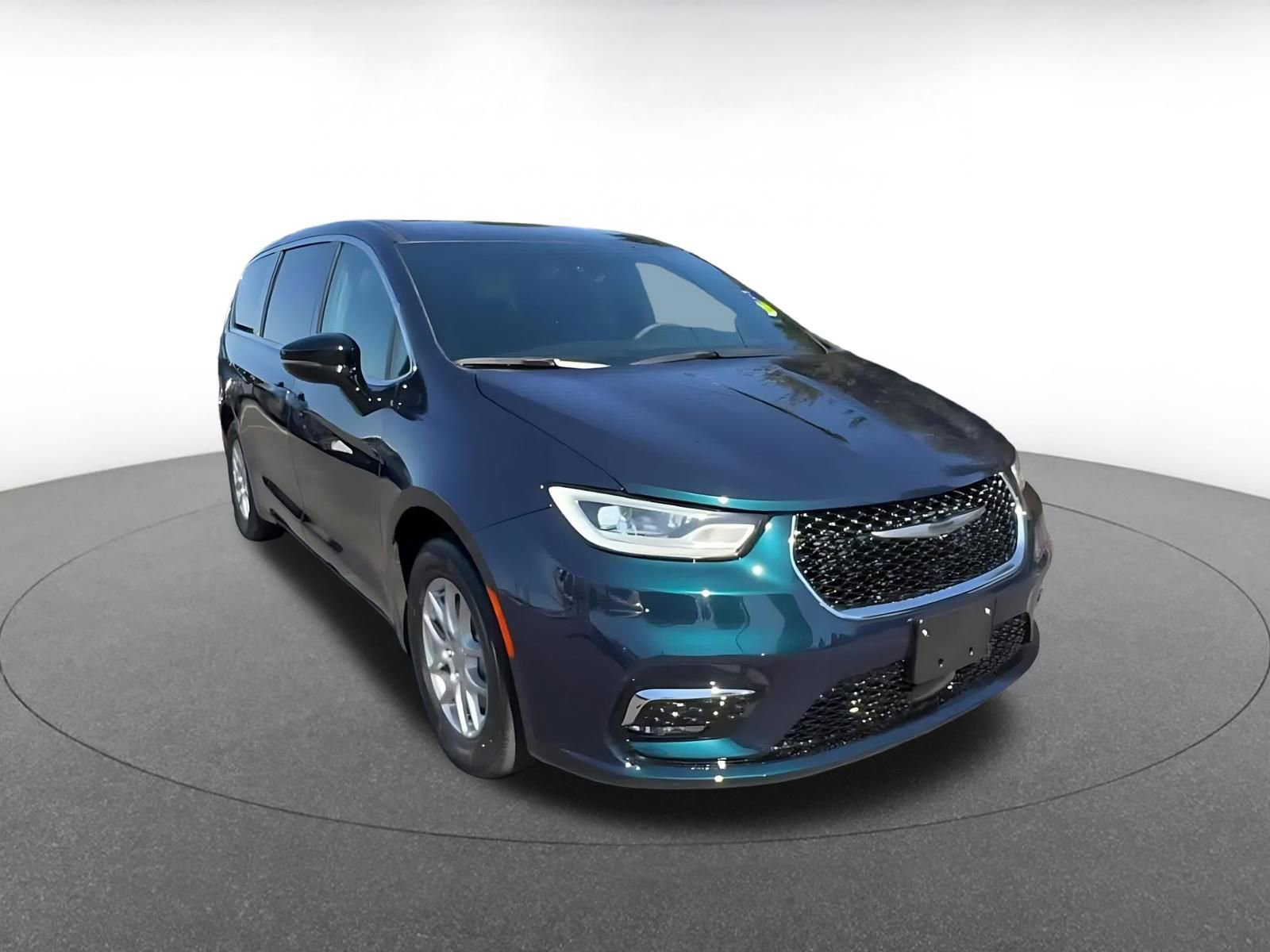 Thumbnail: 2025 Chrysler Pacifica - 3