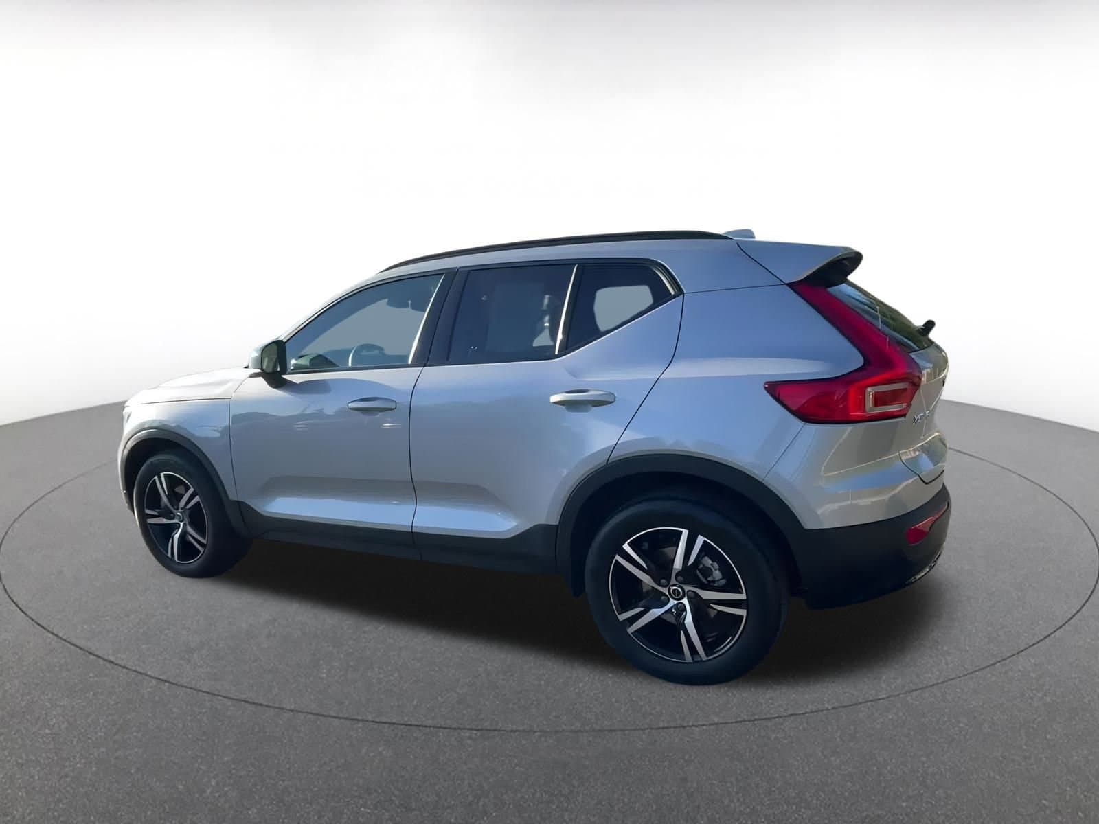 Thumbnail: 2024 Volvo XC40 - 10