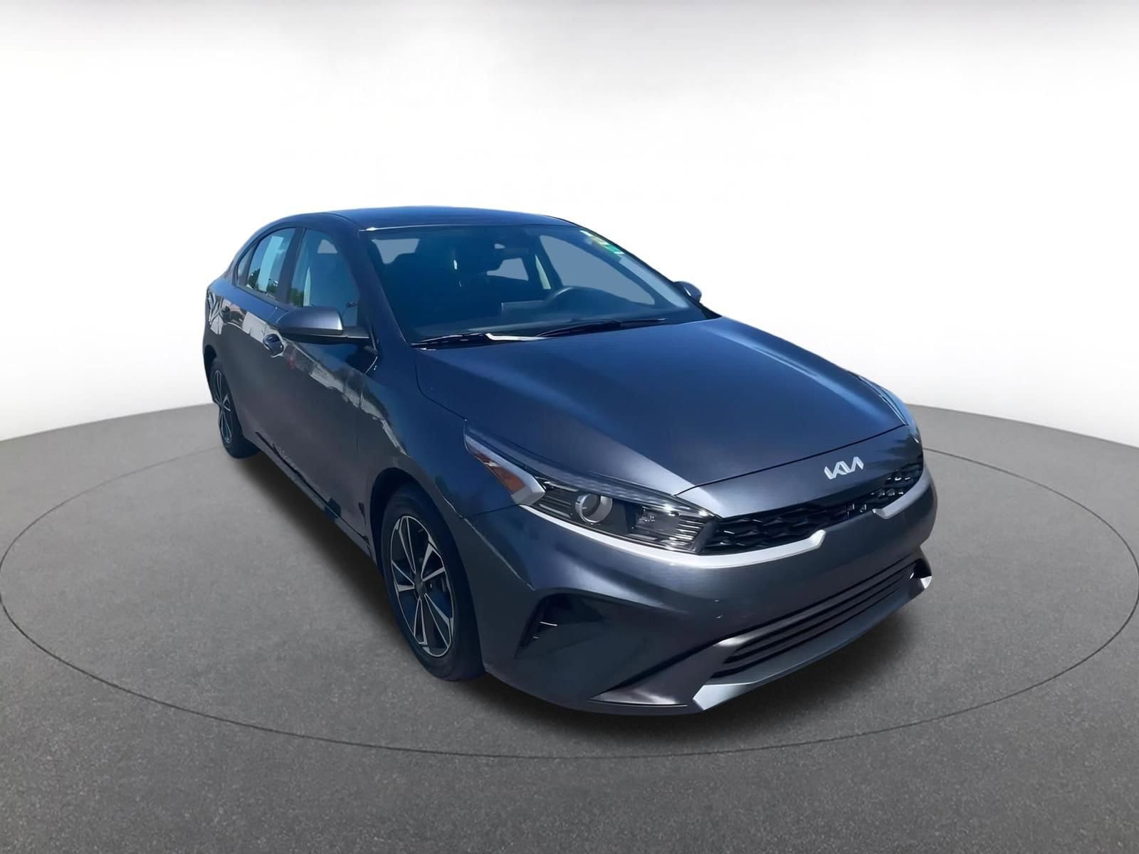 Thumbnail: 2024 Kia Forte - 3