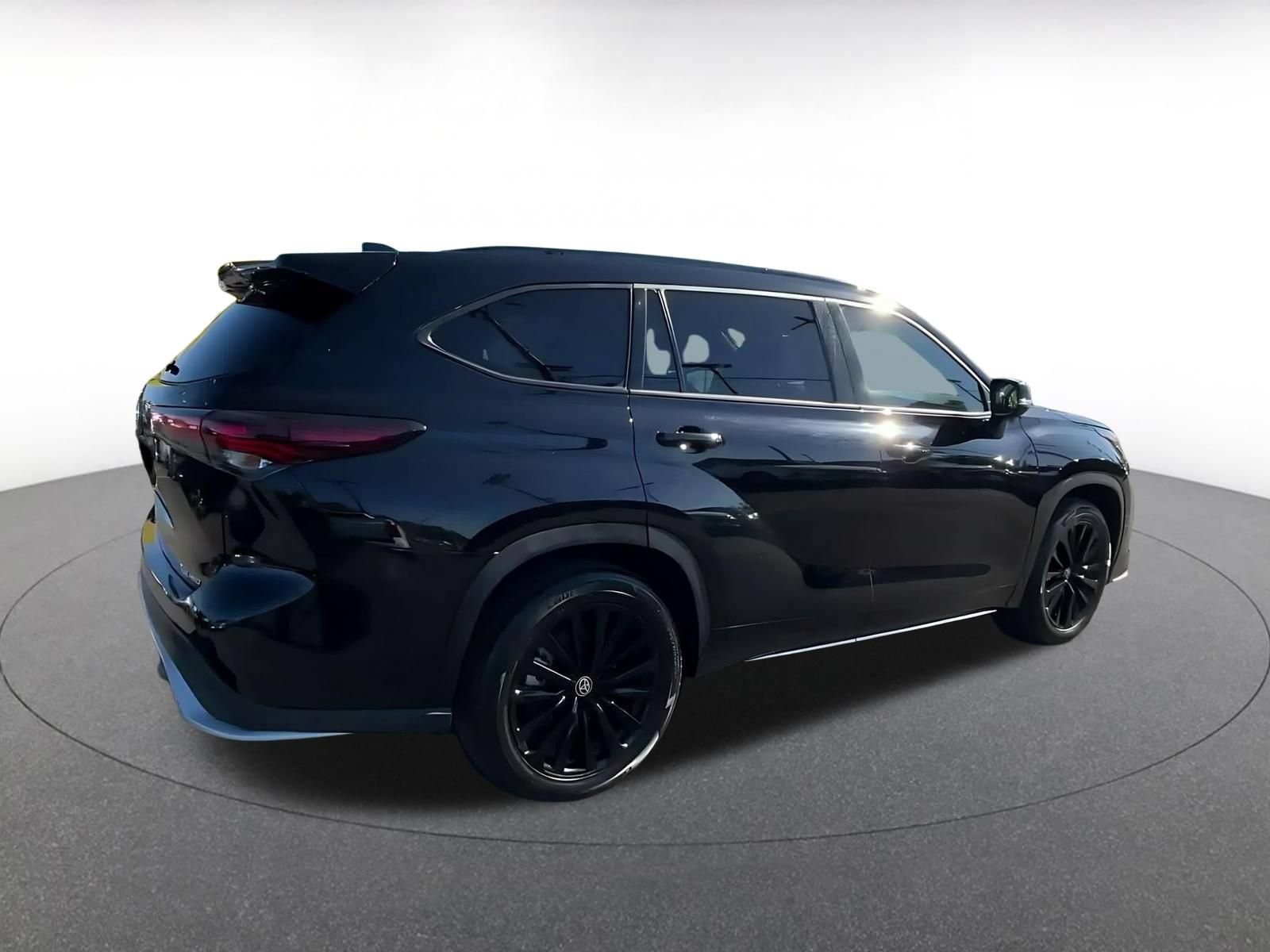 Thumbnail: 2025 Toyota Highlander - 13