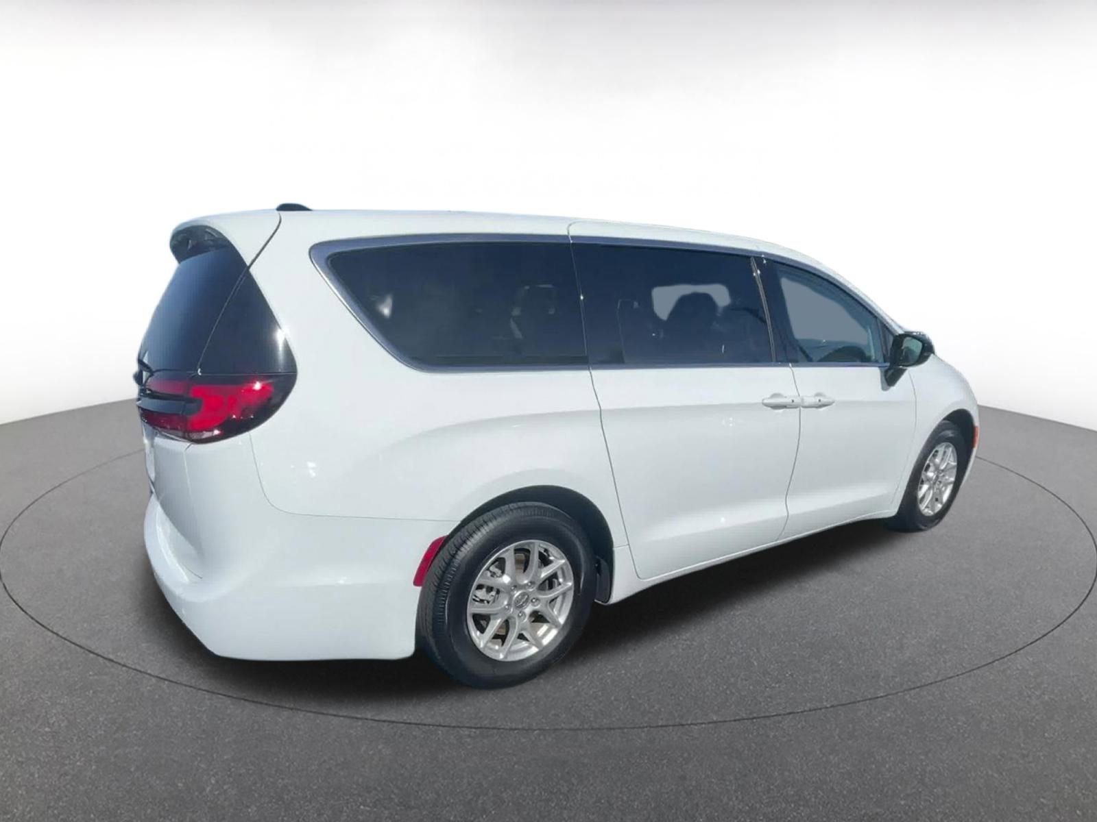 Thumbnail: 2024 Chrysler Pacifica - 15