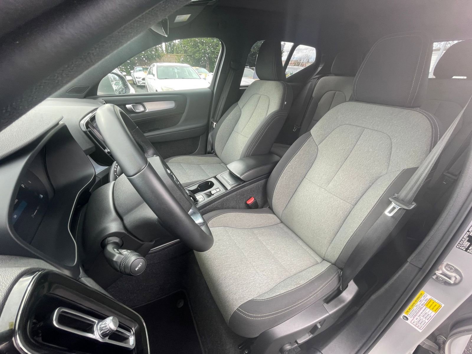 Thumbnail: 2024 Volvo XC40 - 33