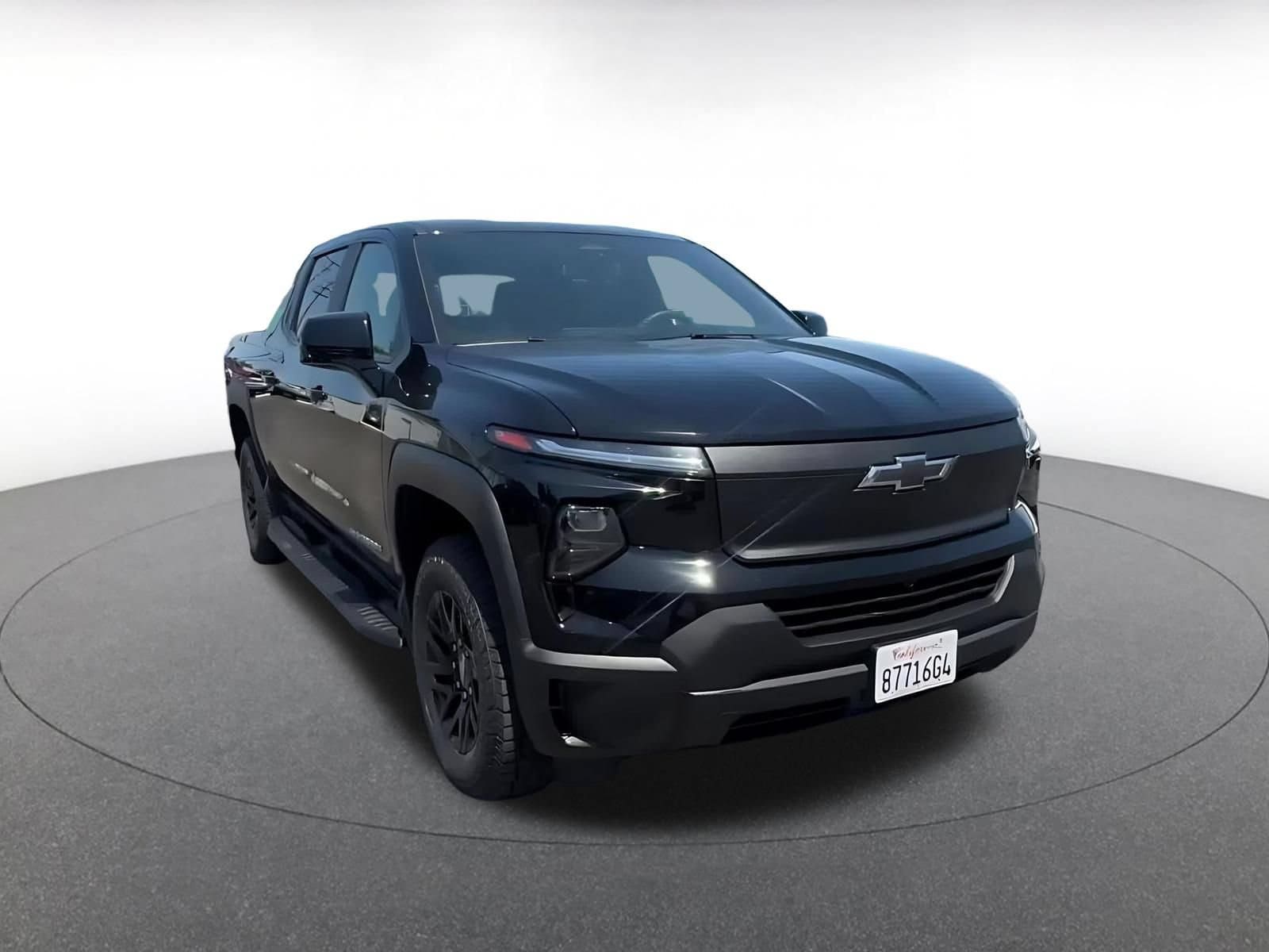 Thumbnail: 2024 Chevrolet Silverado EV - 3