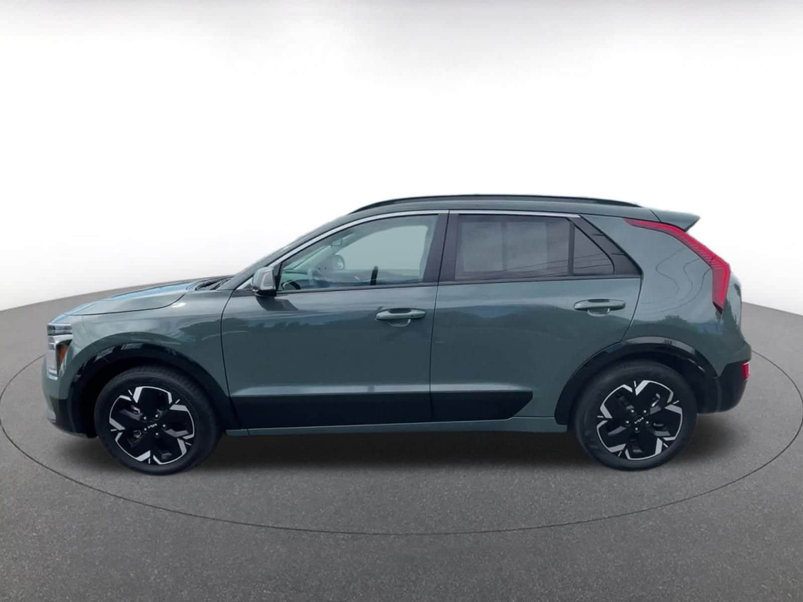 Thumbnail: 2023 Kia Niro - 8