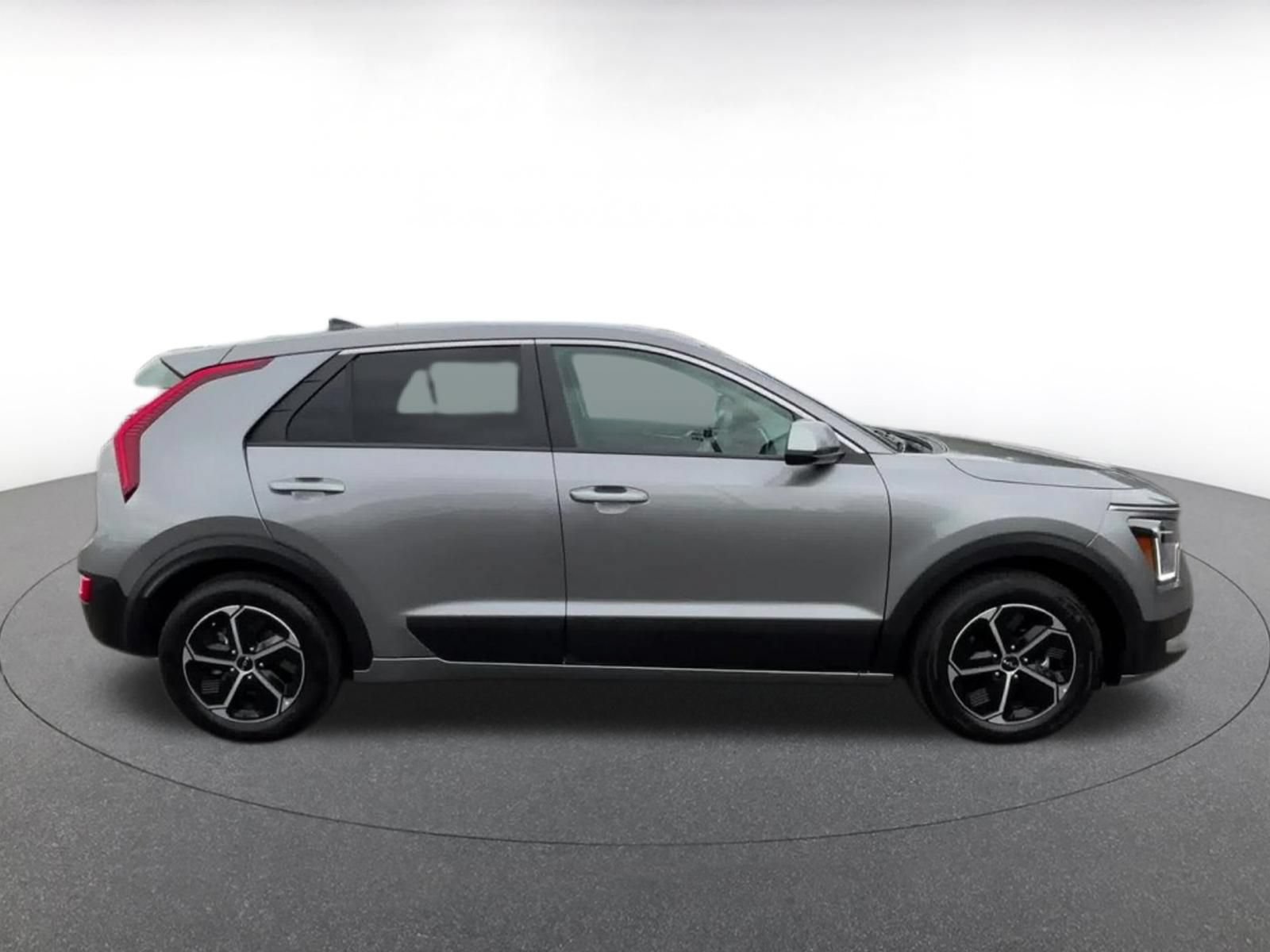 Thumbnail: 2026 Kia Niro - 16