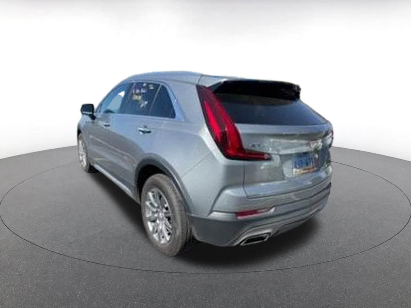 Thumbnail: 2023 Cadillac XT4 - 3