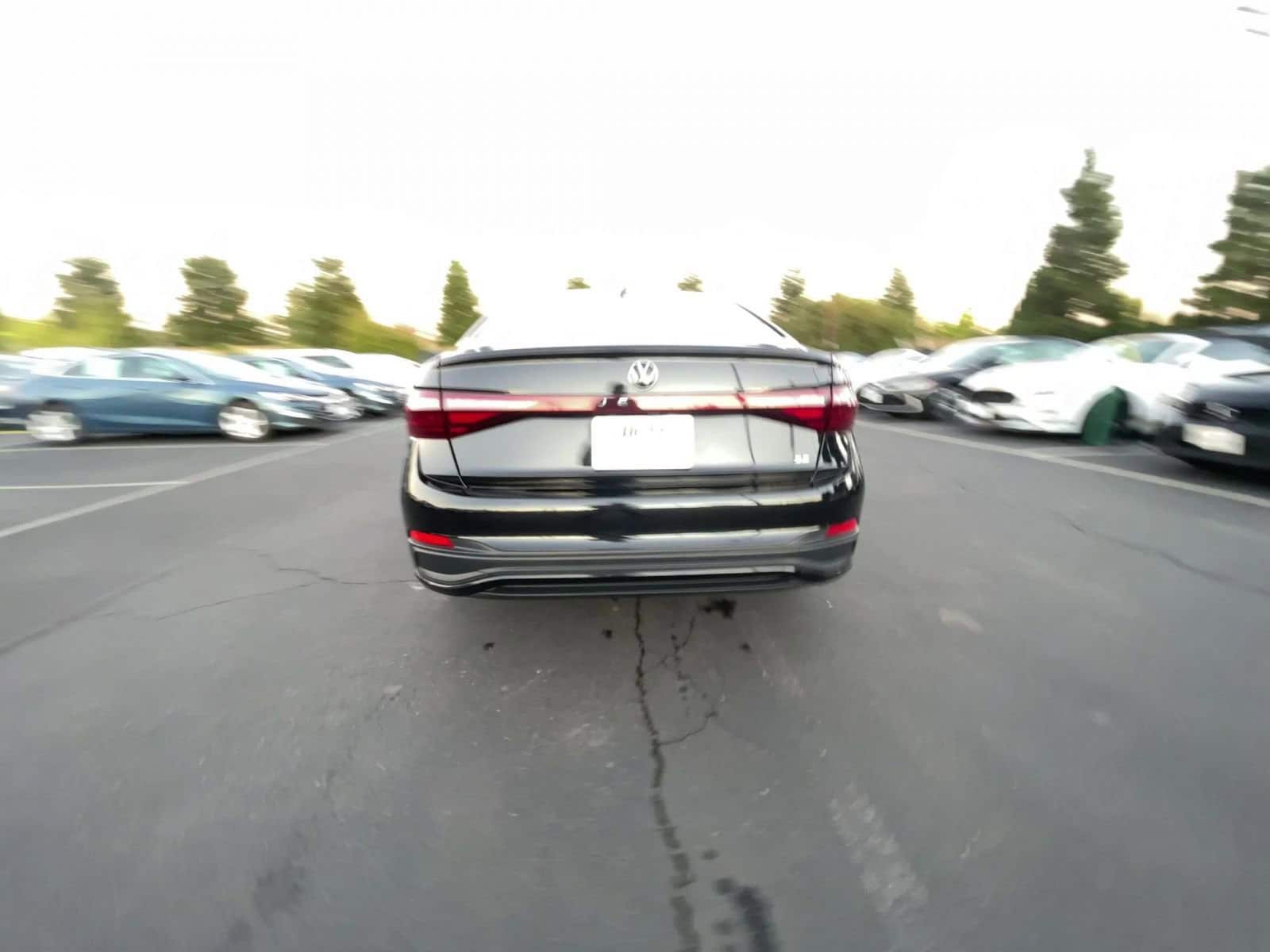 Thumbnail: 2025 Volkswagen Jetta - 16