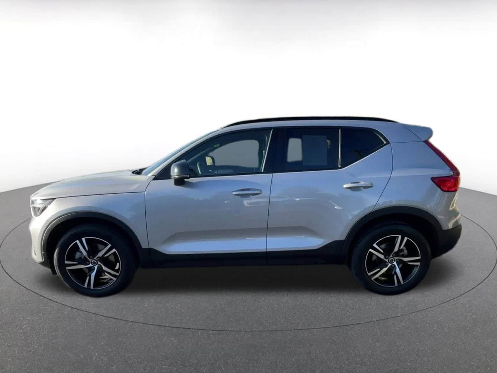 Thumbnail: 2024 Volvo XC40 - 8