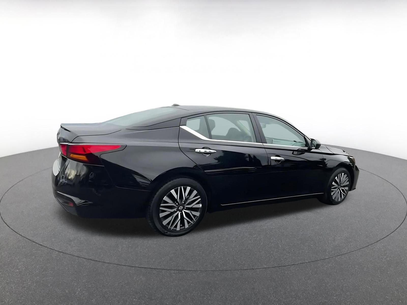 Thumbnail: 2025 Nissan Altima - 15