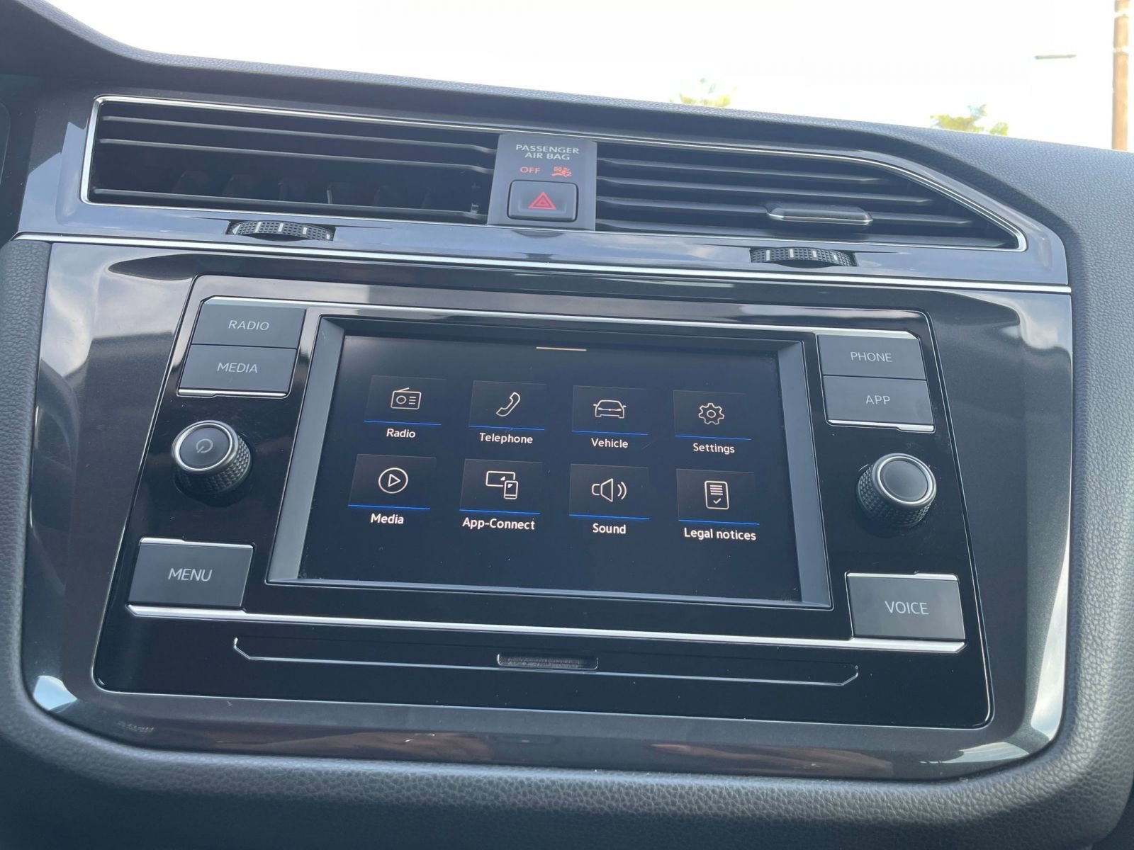 Thumbnail: 2021 Volkswagen Tiguan - 21