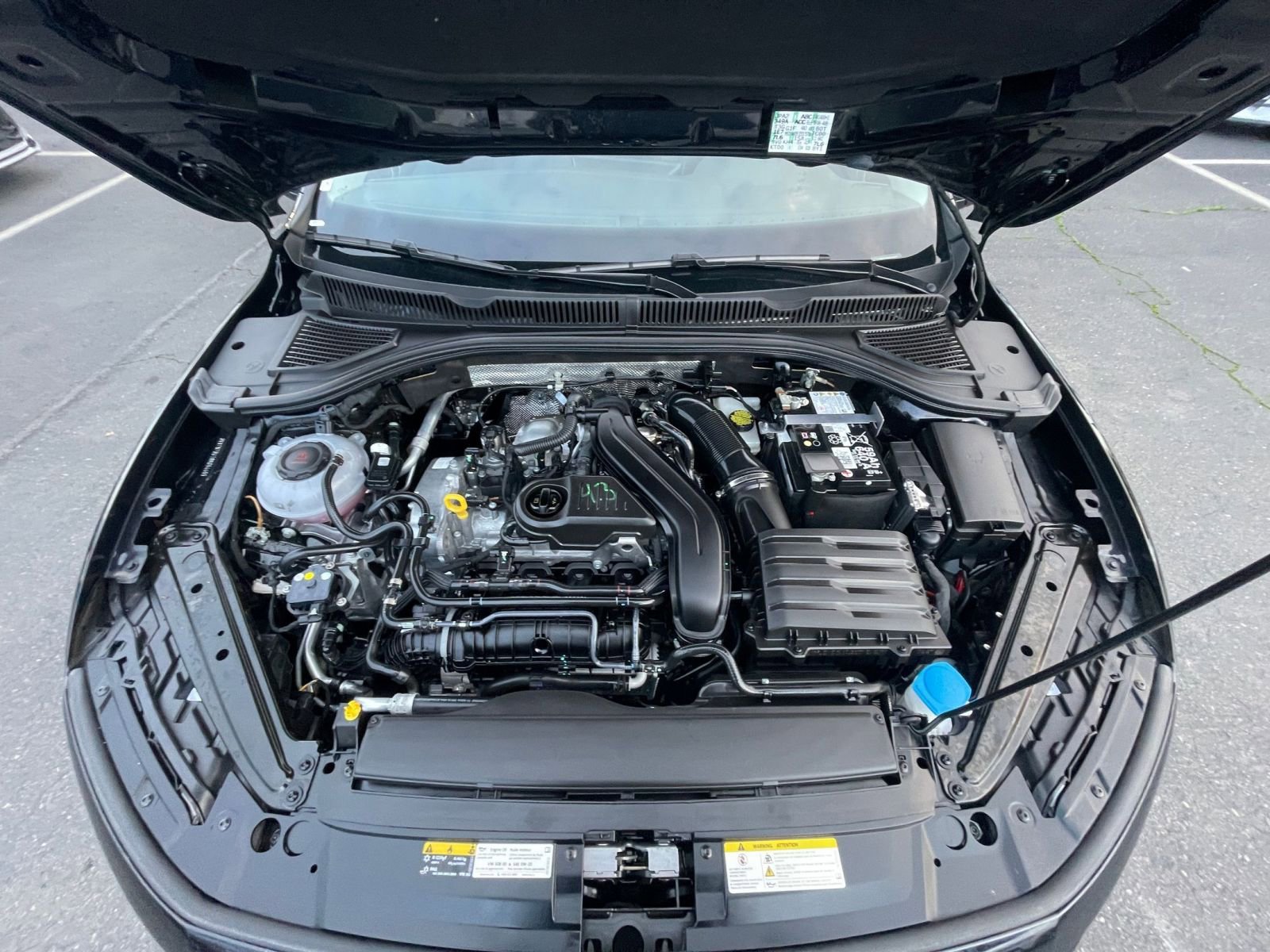 Thumbnail: 2025 Volkswagen Jetta - 32