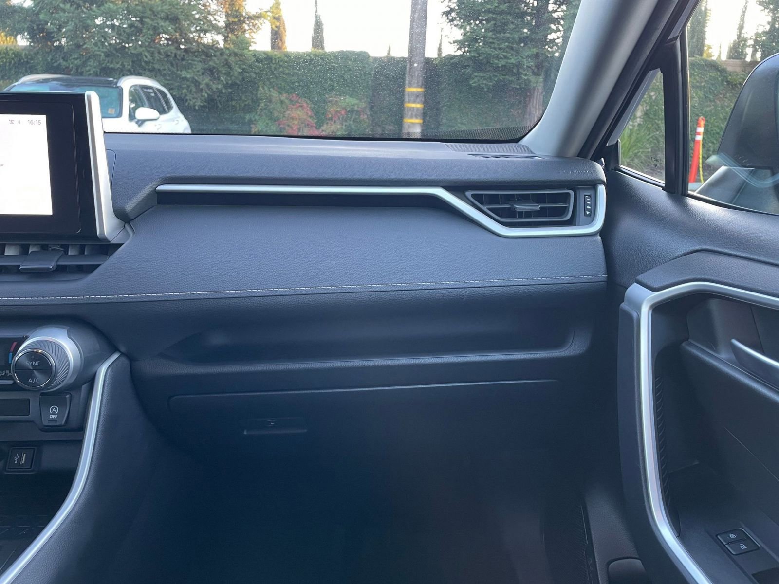 Thumbnail: 2025 Toyota RAV4 - 35