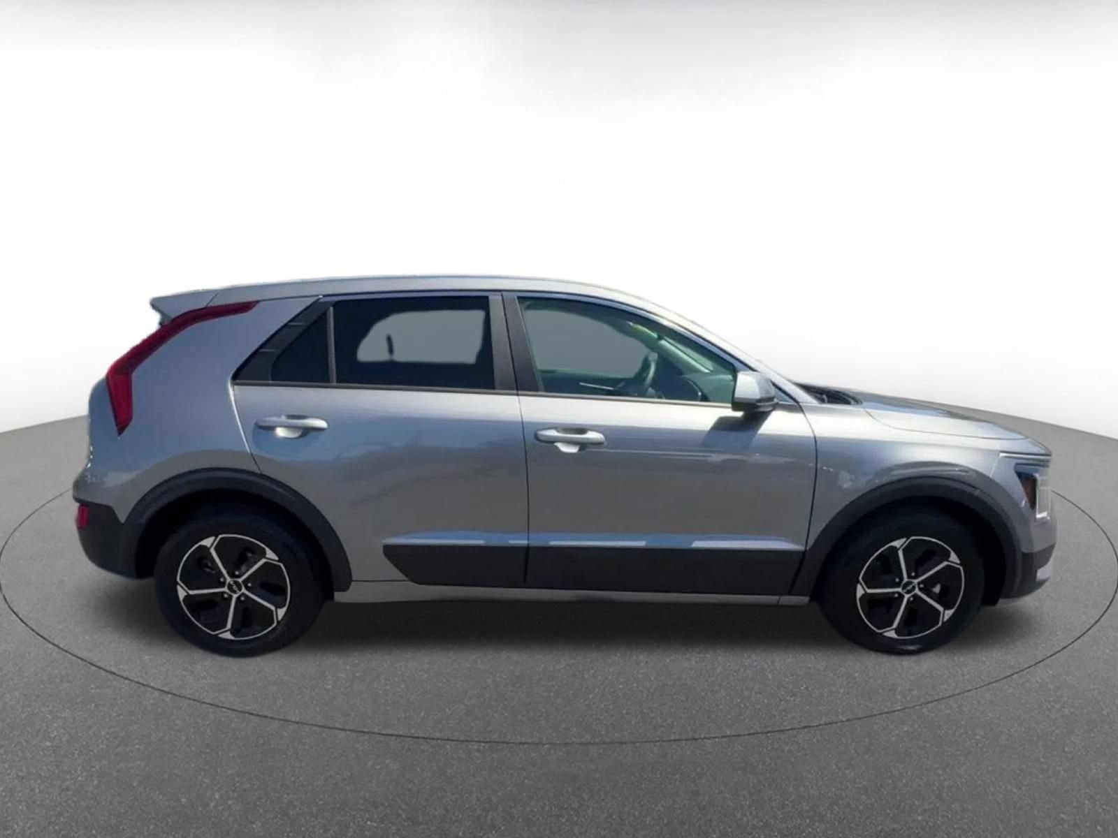 Thumbnail: 2026 Kia Niro - 16