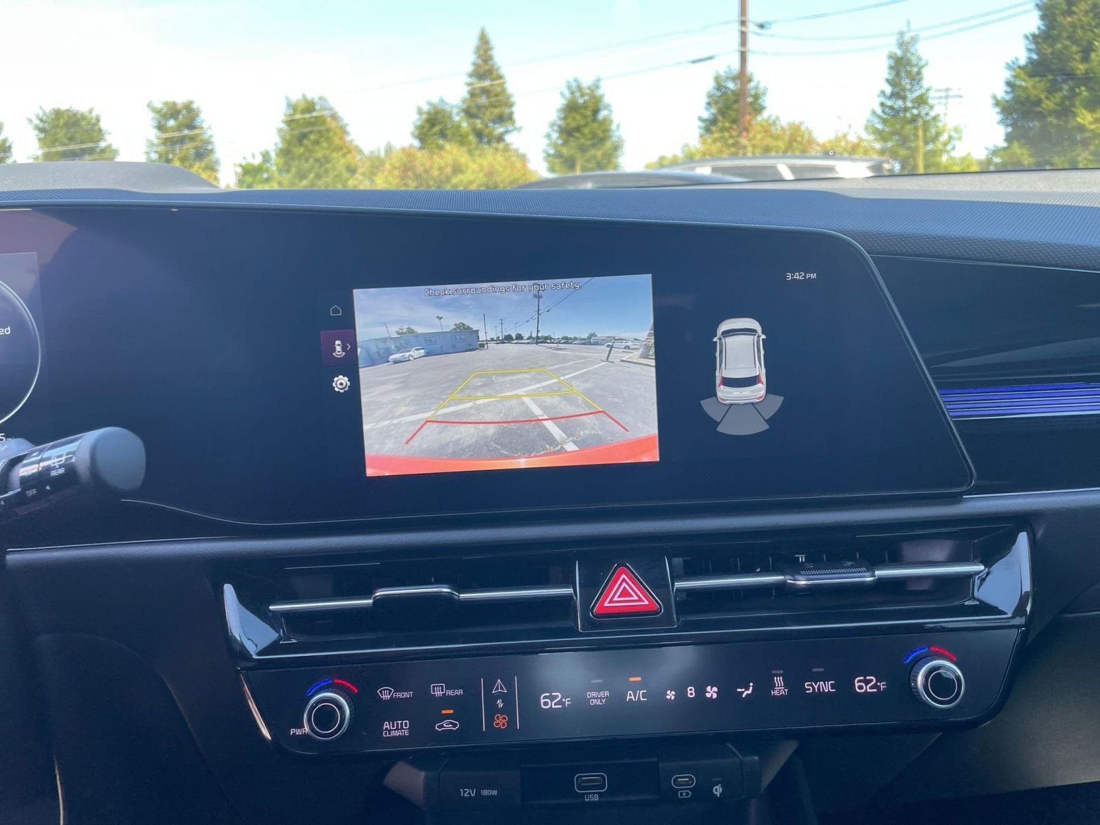 Thumbnail: 2023 Kia Niro - 18
