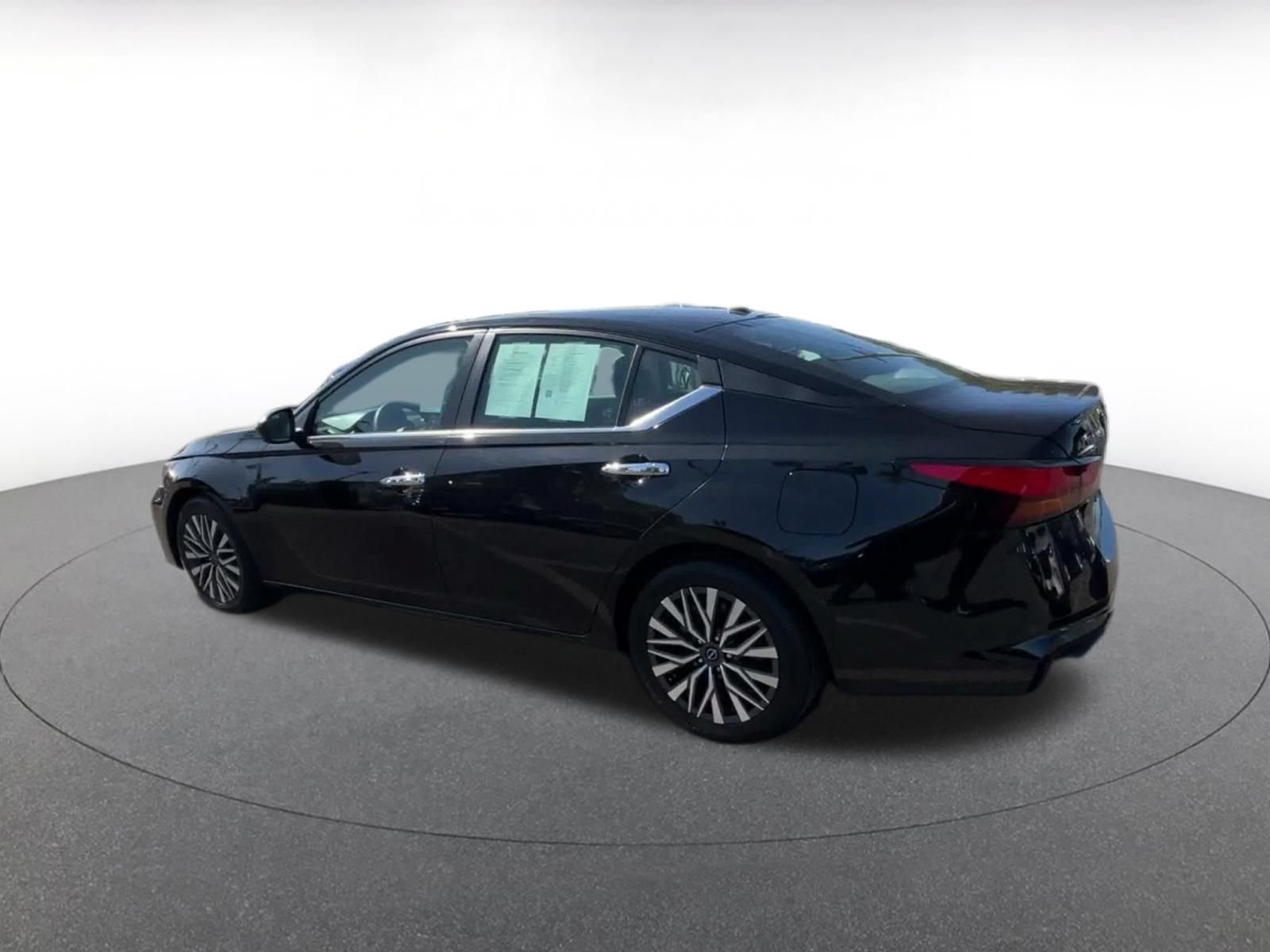Thumbnail: 2025 Nissan Altima - 9