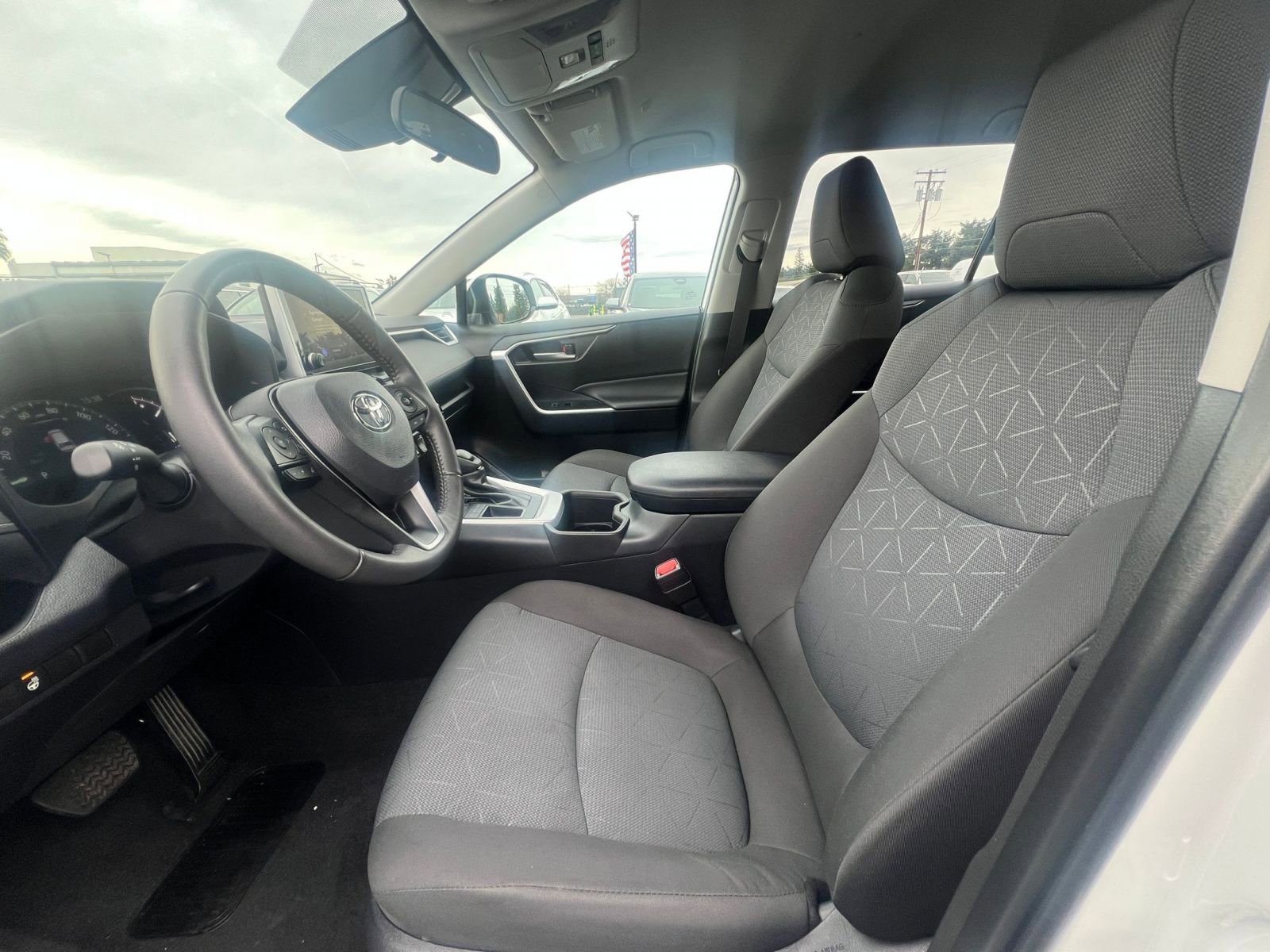 Thumbnail: 2025 Toyota RAV4 - 27