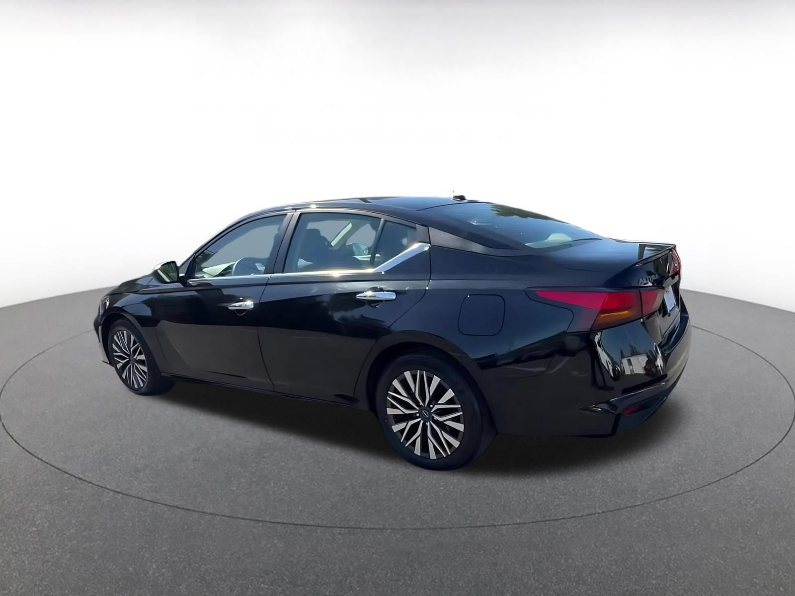 Thumbnail: 2025 Nissan Altima - 10
