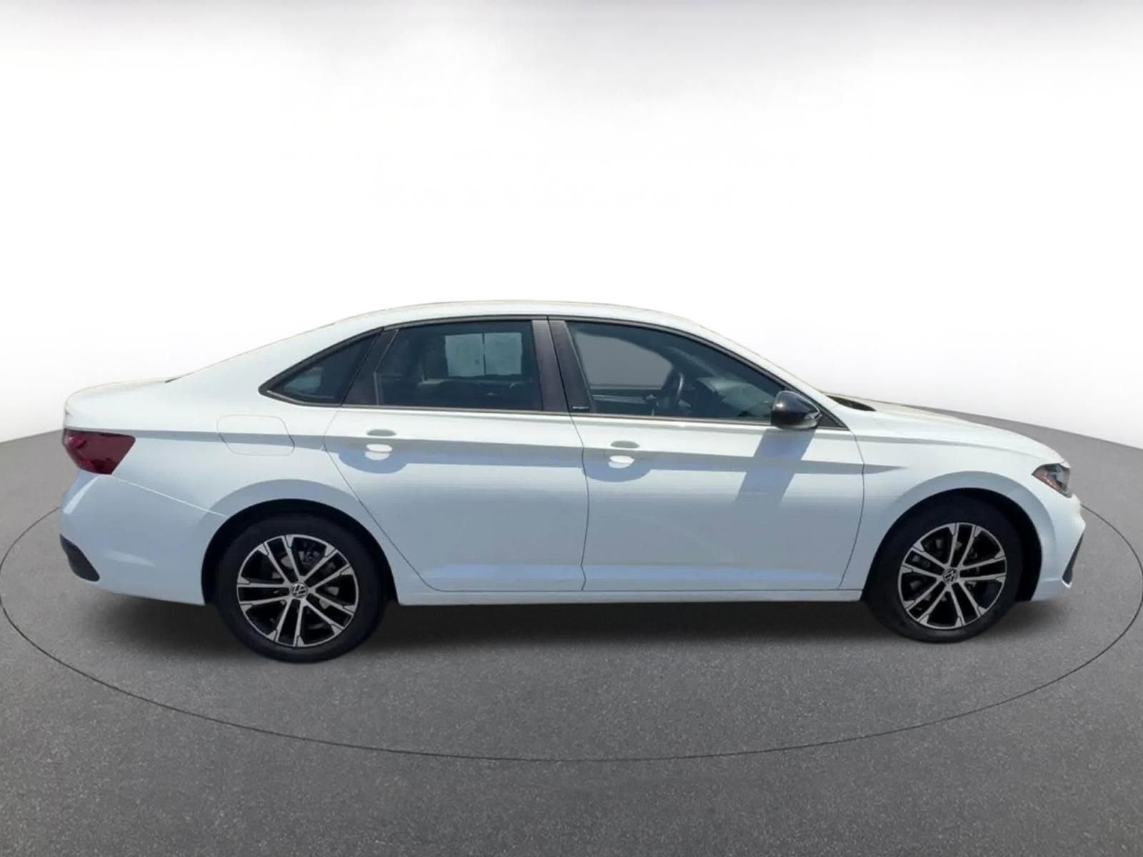Thumbnail: 2025 Volkswagen Jetta - 16