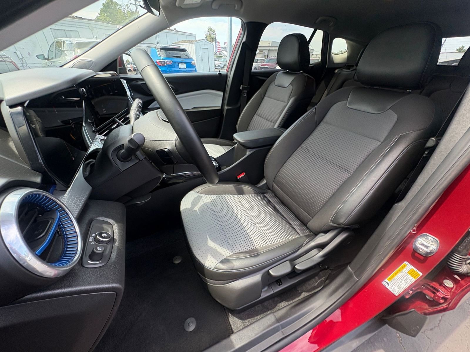 Thumbnail: 2025 Chevrolet Trax - 35
