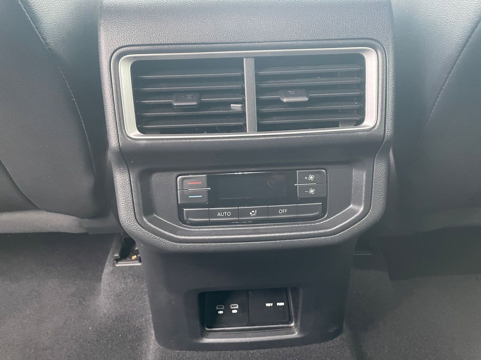 Thumbnail: 2025 Volkswagen Atlas - 24