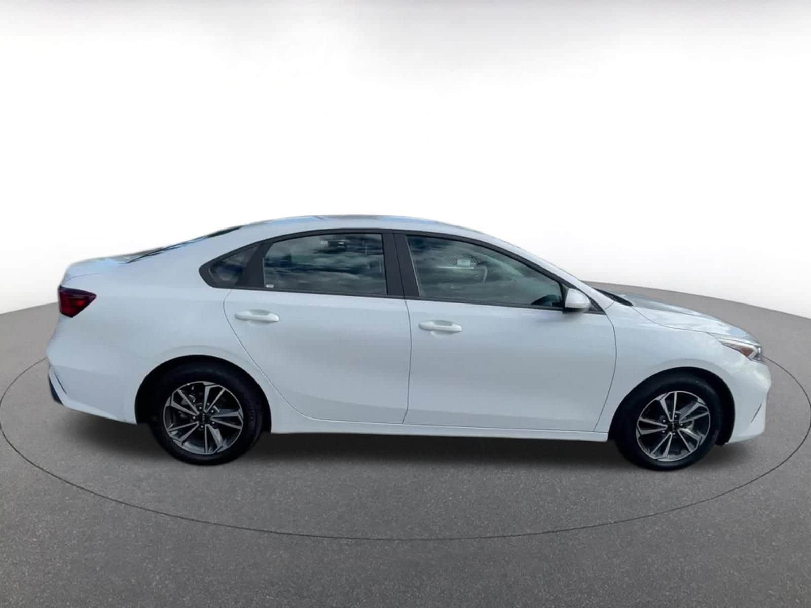 Thumbnail: 2024 Kia Forte - 16