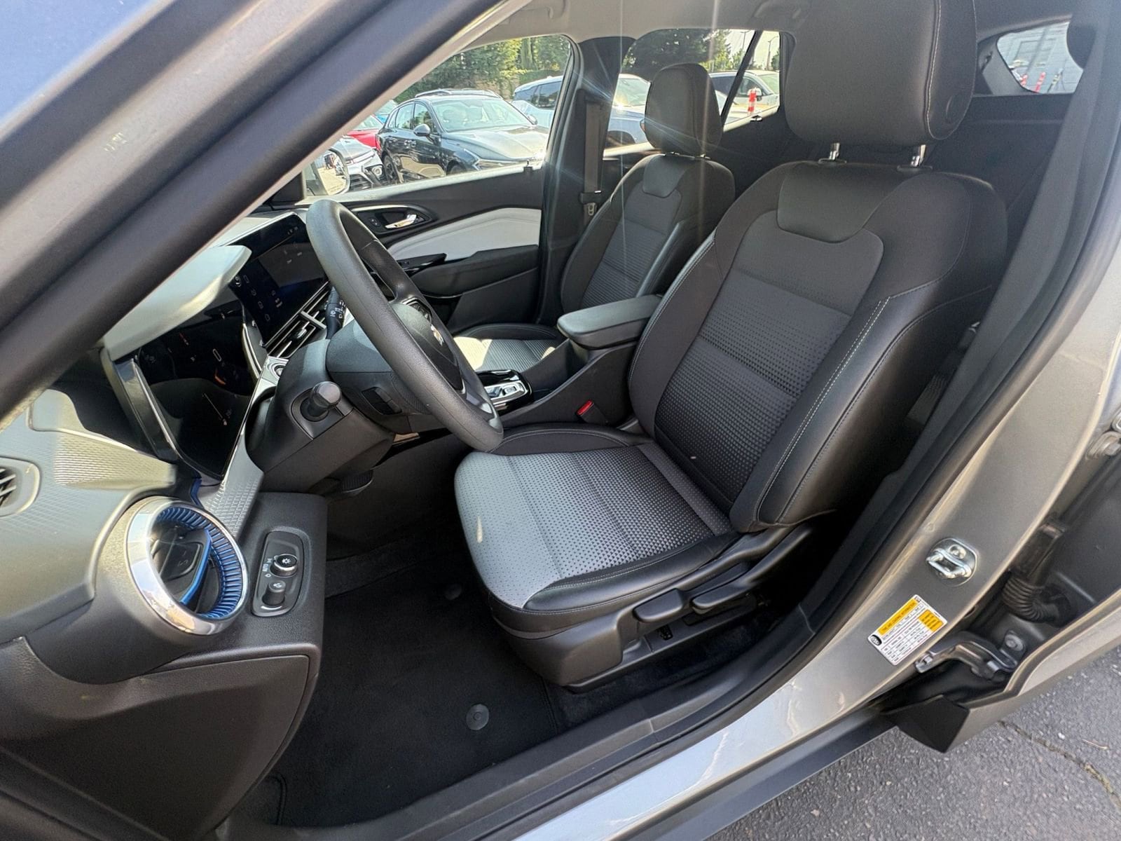 Thumbnail: 2025 Chevrolet Trax - 35