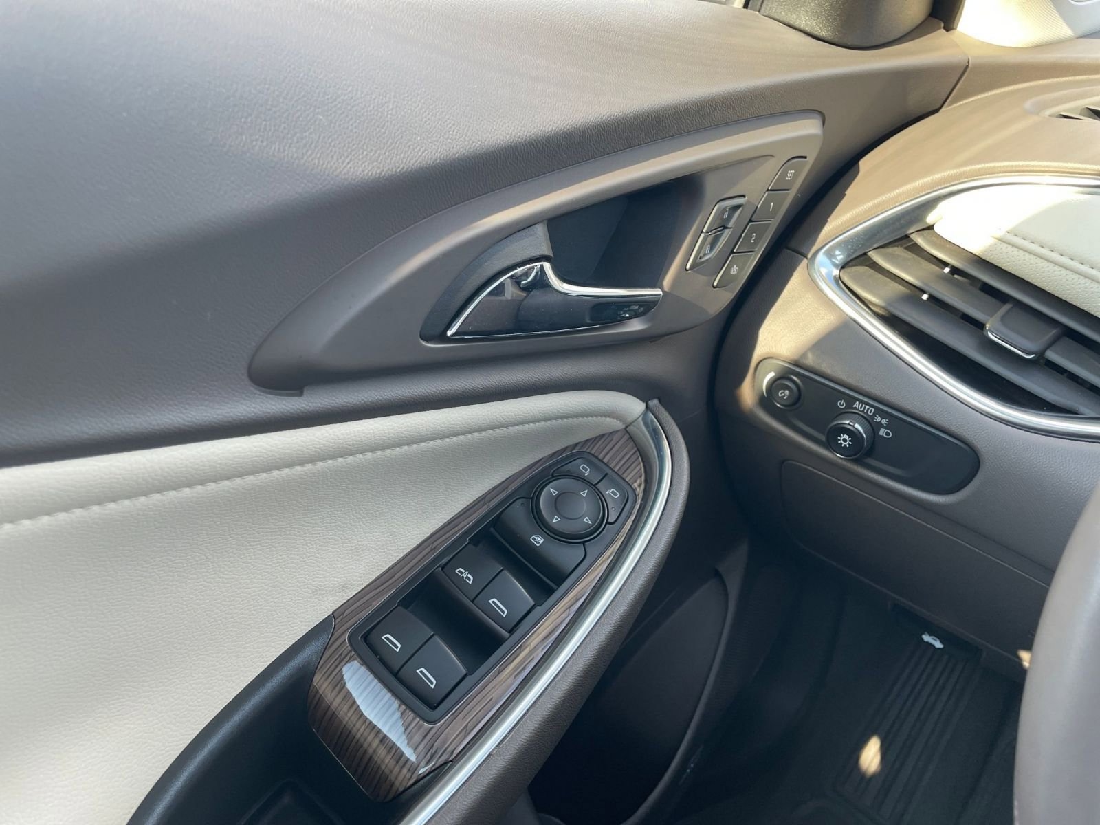 Thumbnail: 2024 Chevrolet Malibu - 20