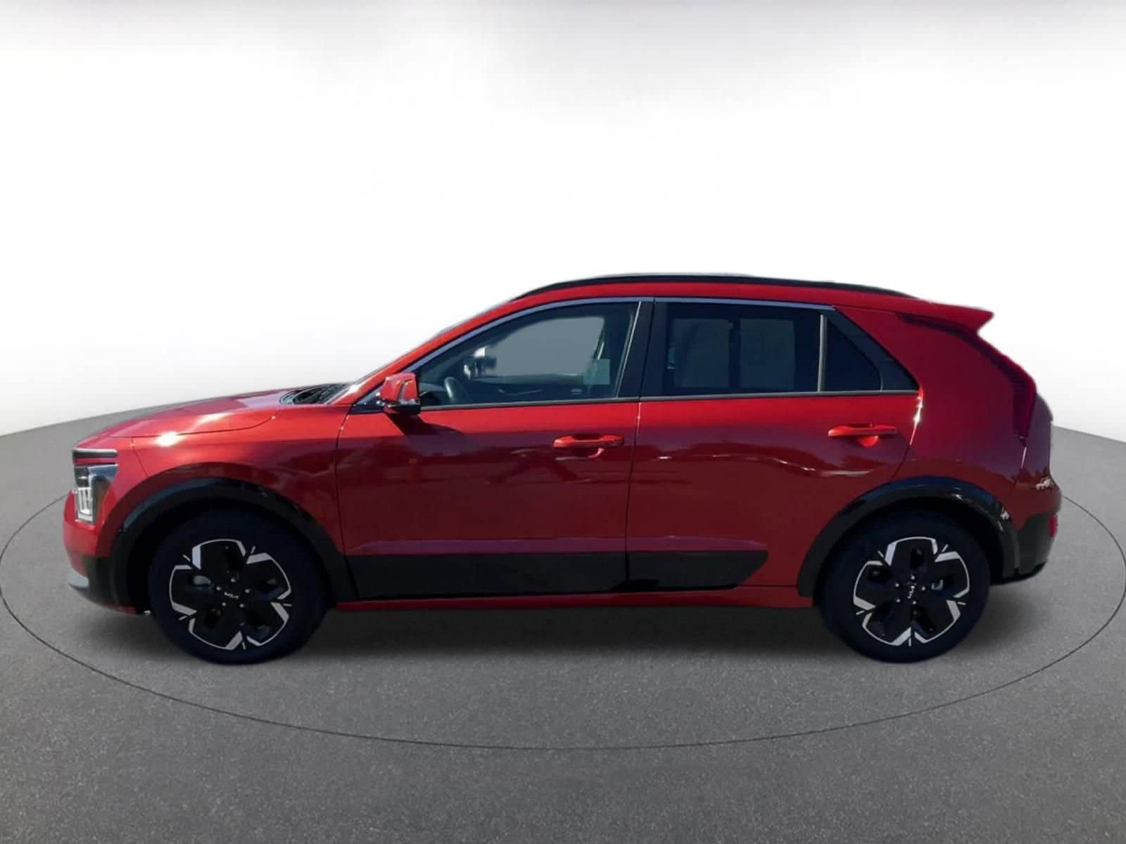 Thumbnail: 2023 Kia Niro - 8