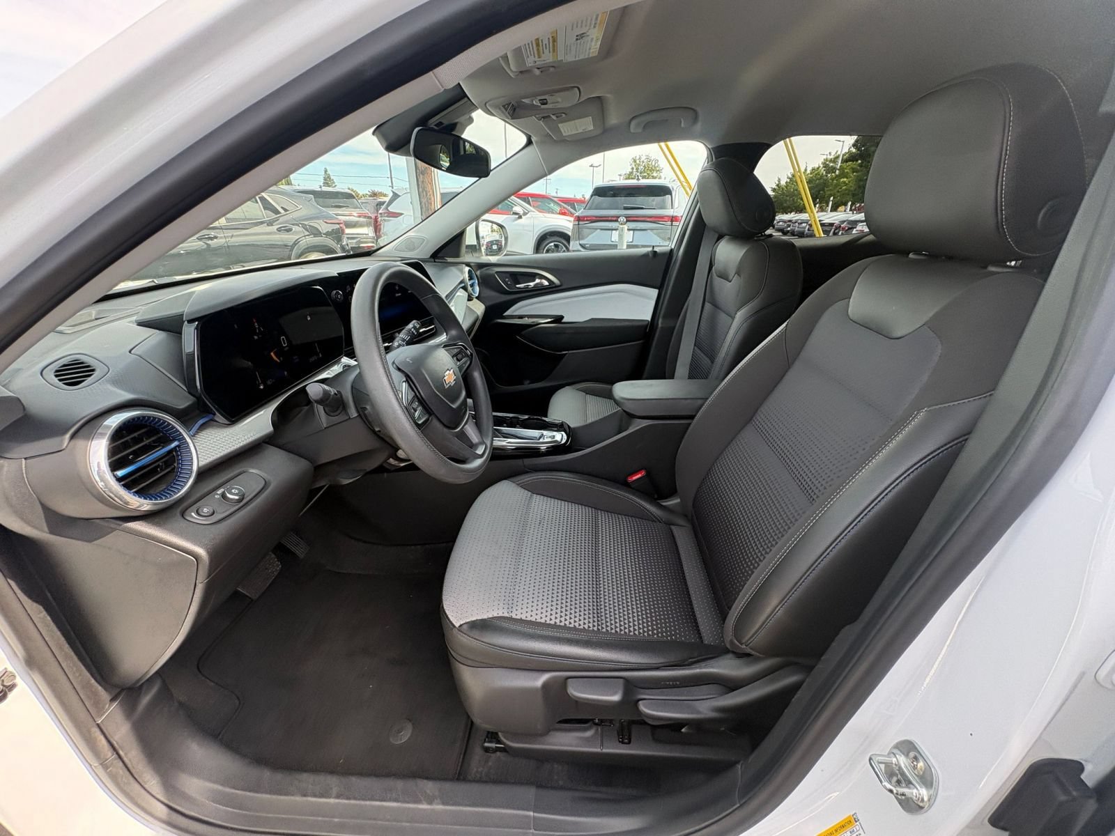 Thumbnail: 2025 Chevrolet Trax - 25