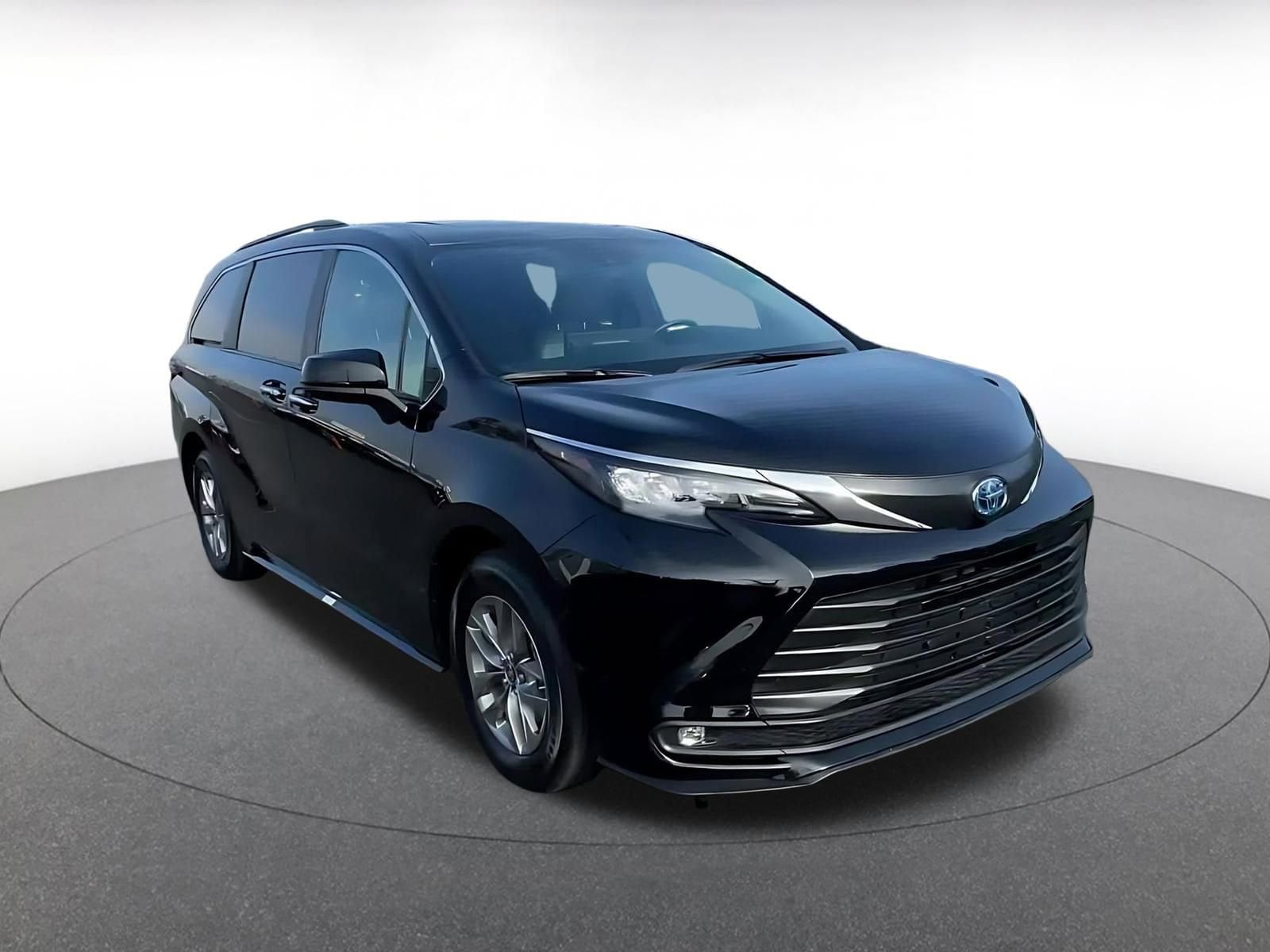 Thumbnail: 2025 Toyota Sienna - 3