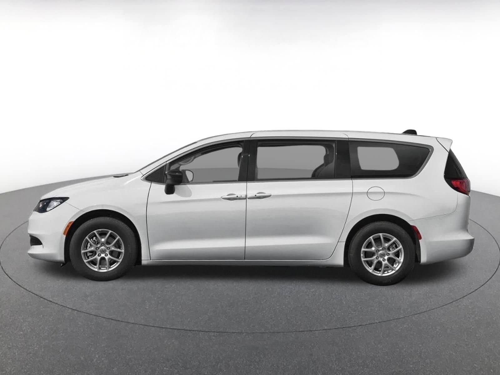 Thumbnail: 2023 Chrysler Voyager - 9