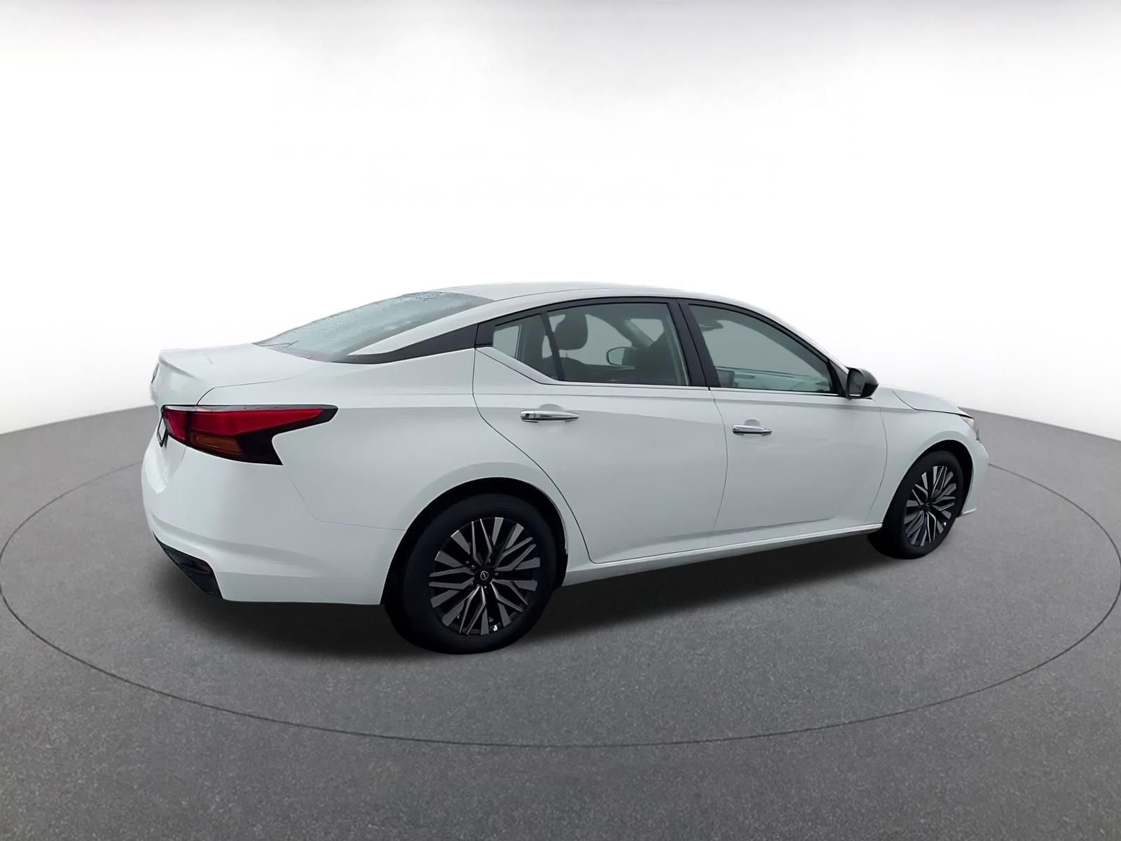 Thumbnail: 2025 Nissan Altima - 15