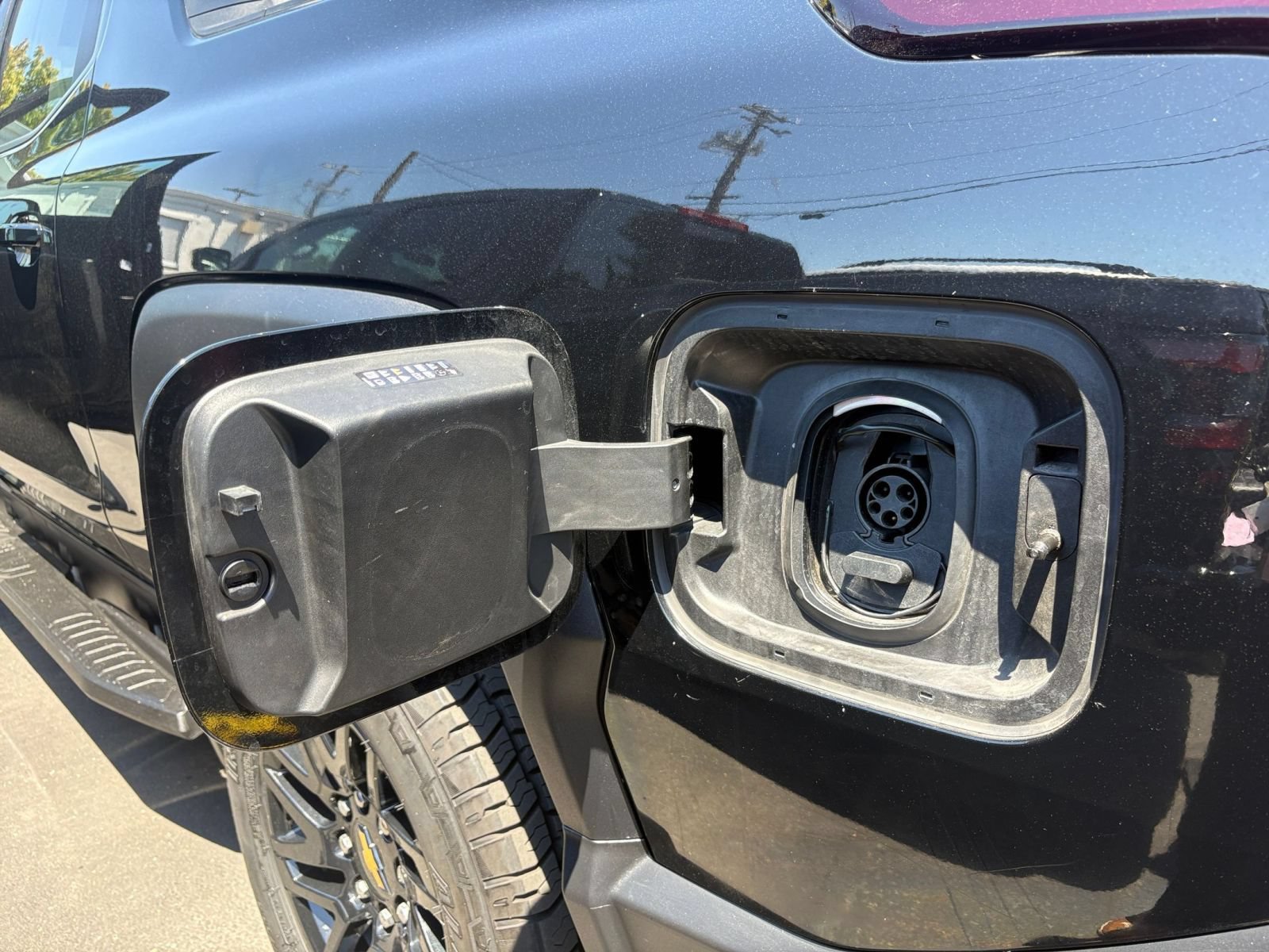 Thumbnail: 2024 Chevrolet Silverado EV - 22