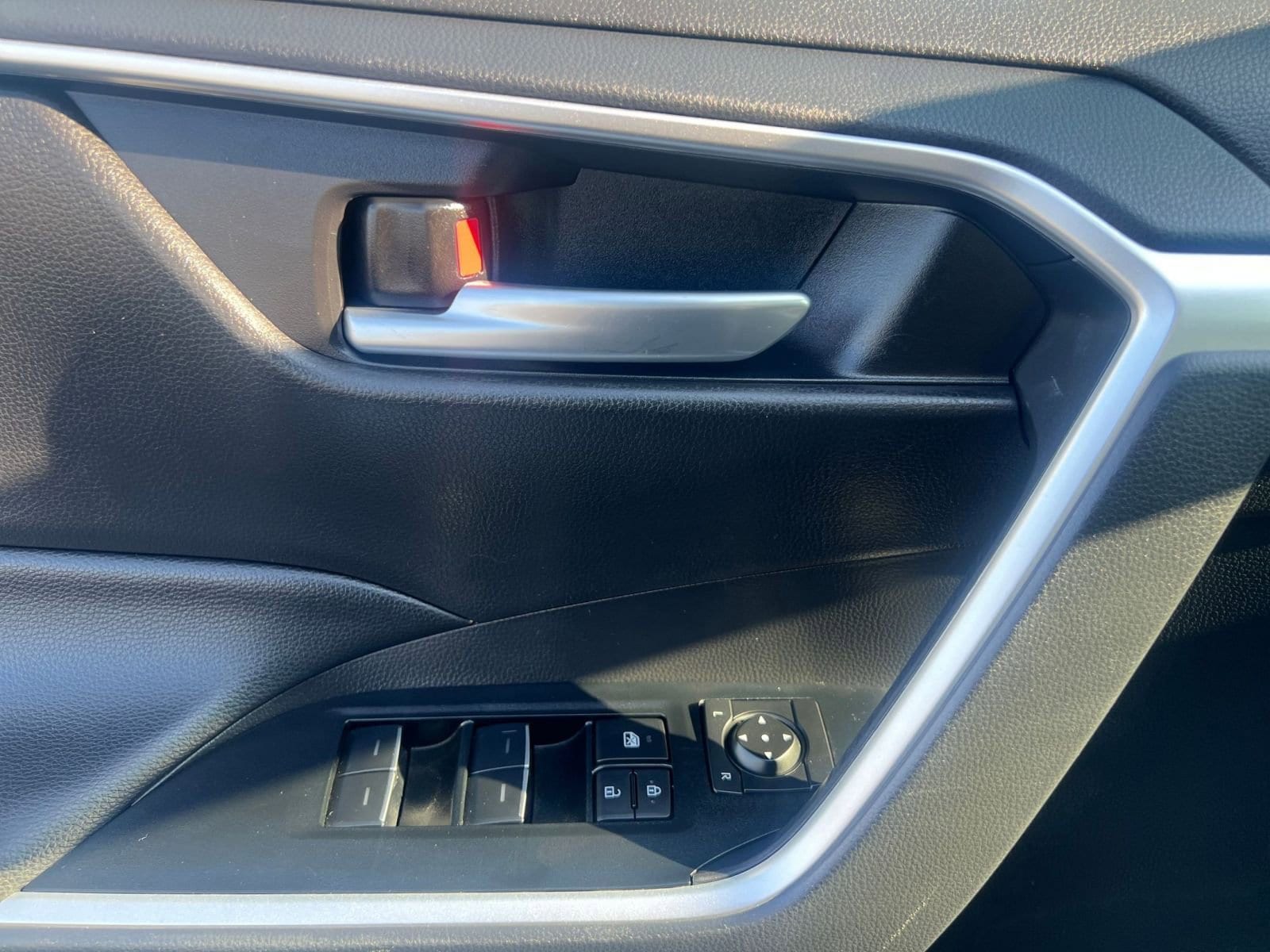 Thumbnail: 2025 Toyota RAV4 - 20