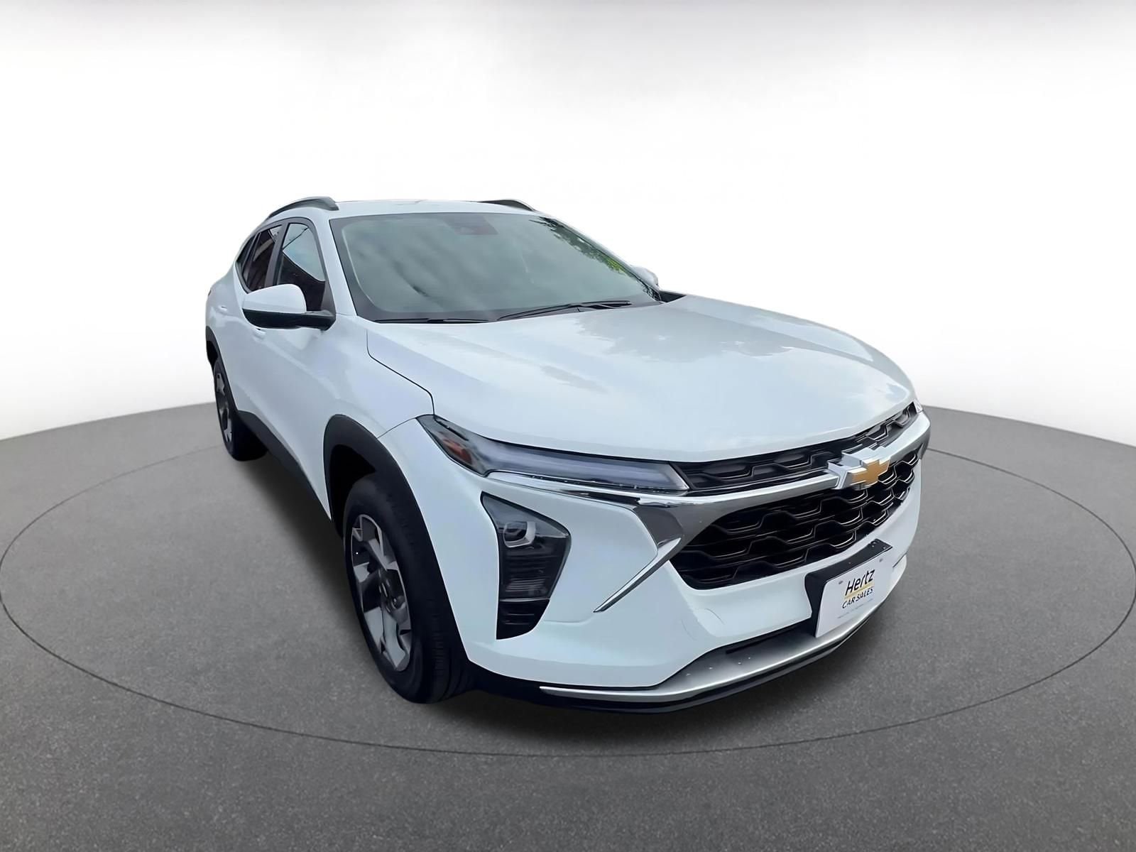 Thumbnail: 2025 Chevrolet Trax - 3