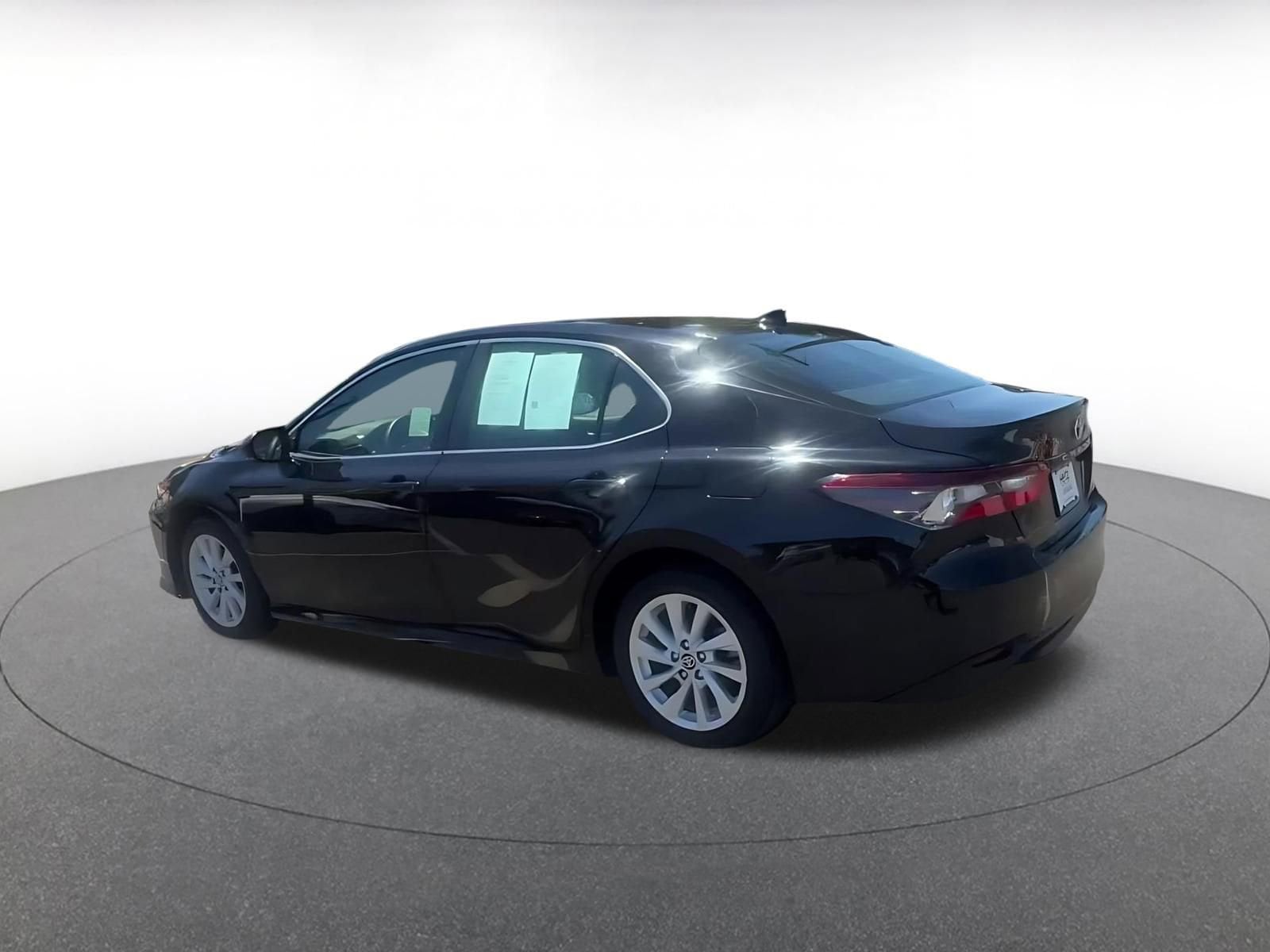 Thumbnail: 2023 Toyota Camry - 10