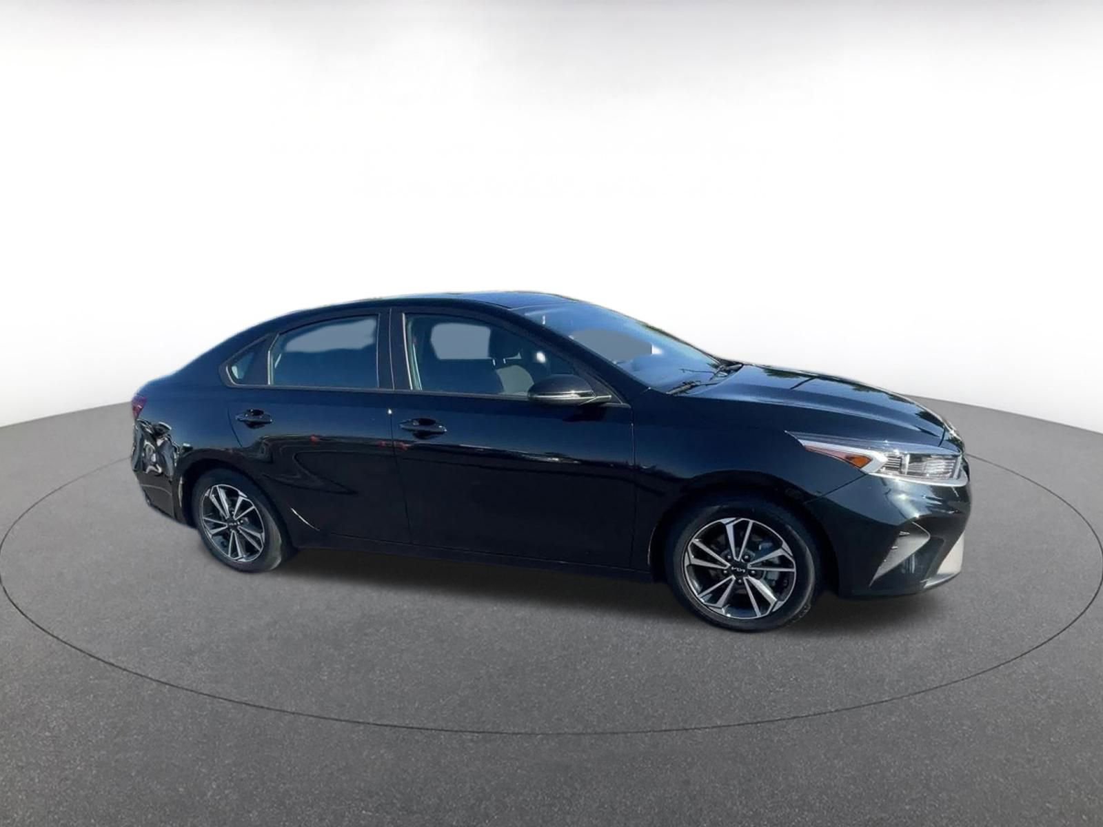 Thumbnail: 2023 Kia Forte - 2