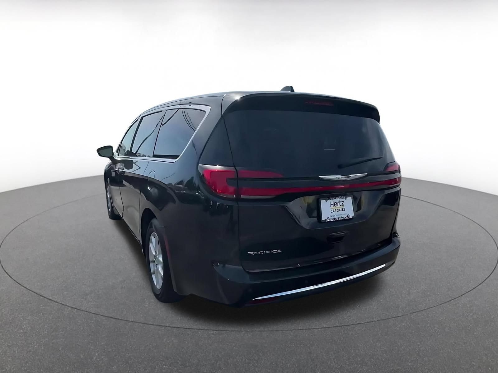 Thumbnail: 2023 Chrysler Pacifica - 10