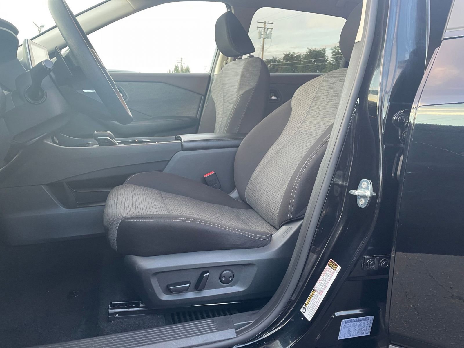 Thumbnail: 2023 Nissan Rogue - 32