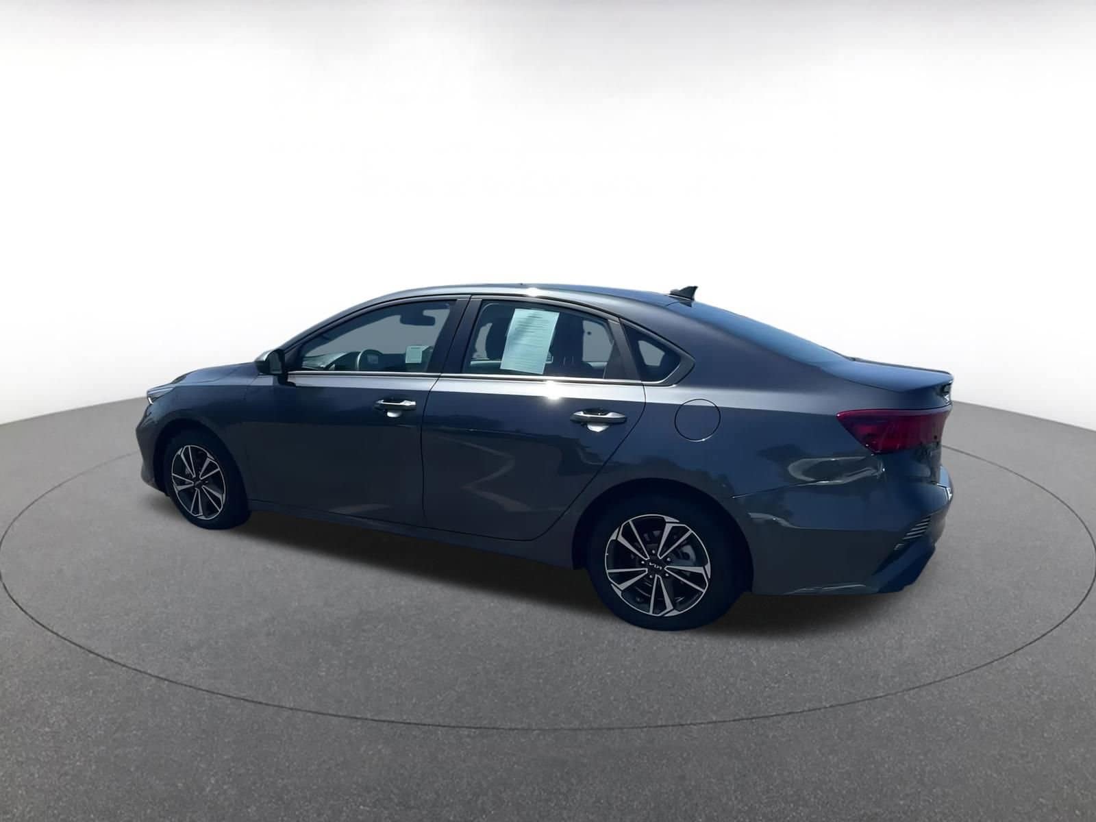 Thumbnail: 2024 Kia Forte - 10