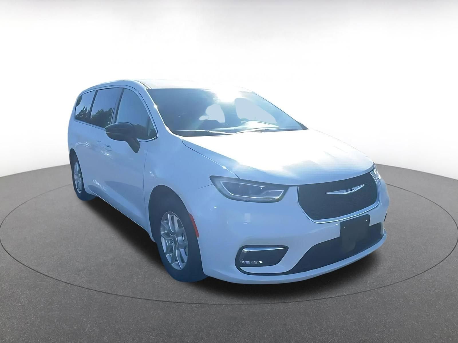 Thumbnail: 2025 Chrysler Pacifica - 3