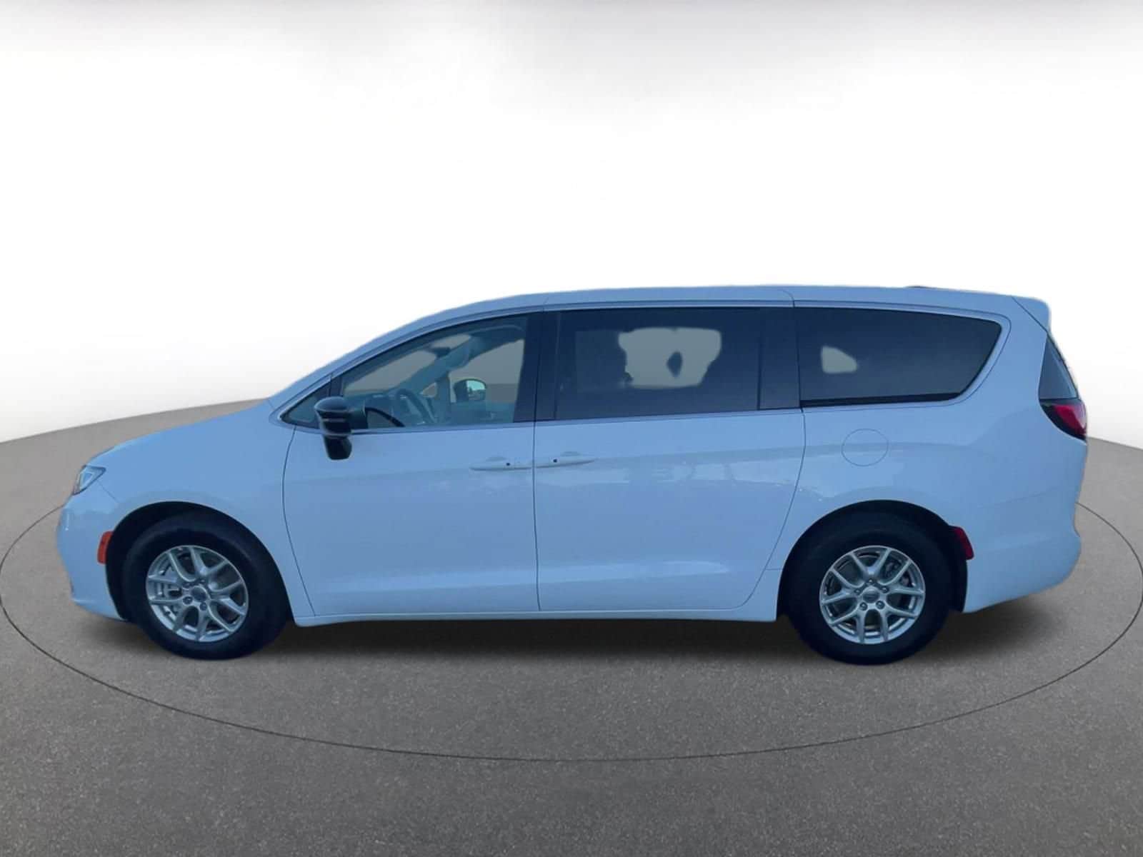 Thumbnail: 2024 Chrysler Pacifica - 9