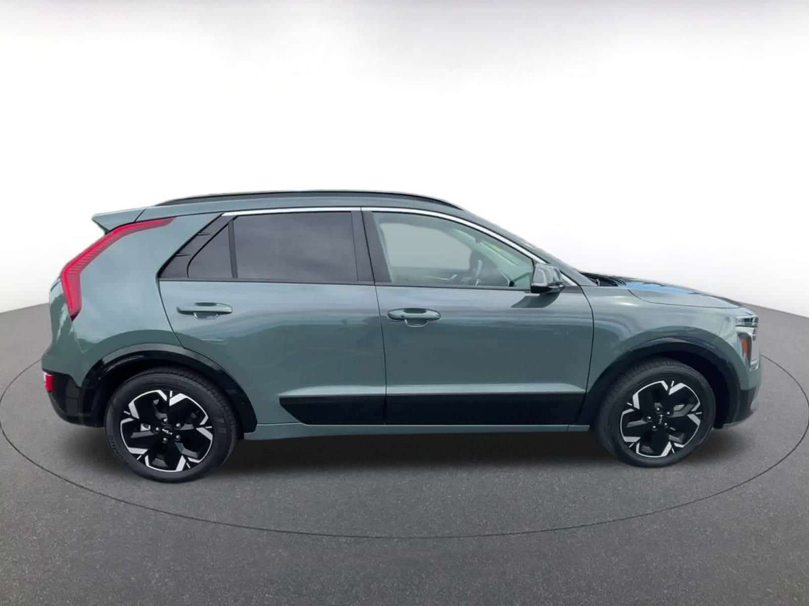 Thumbnail: 2023 Kia Niro - 16