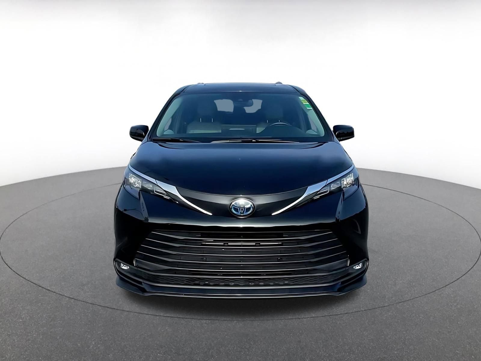 Thumbnail: 2025 Toyota Sienna - 4