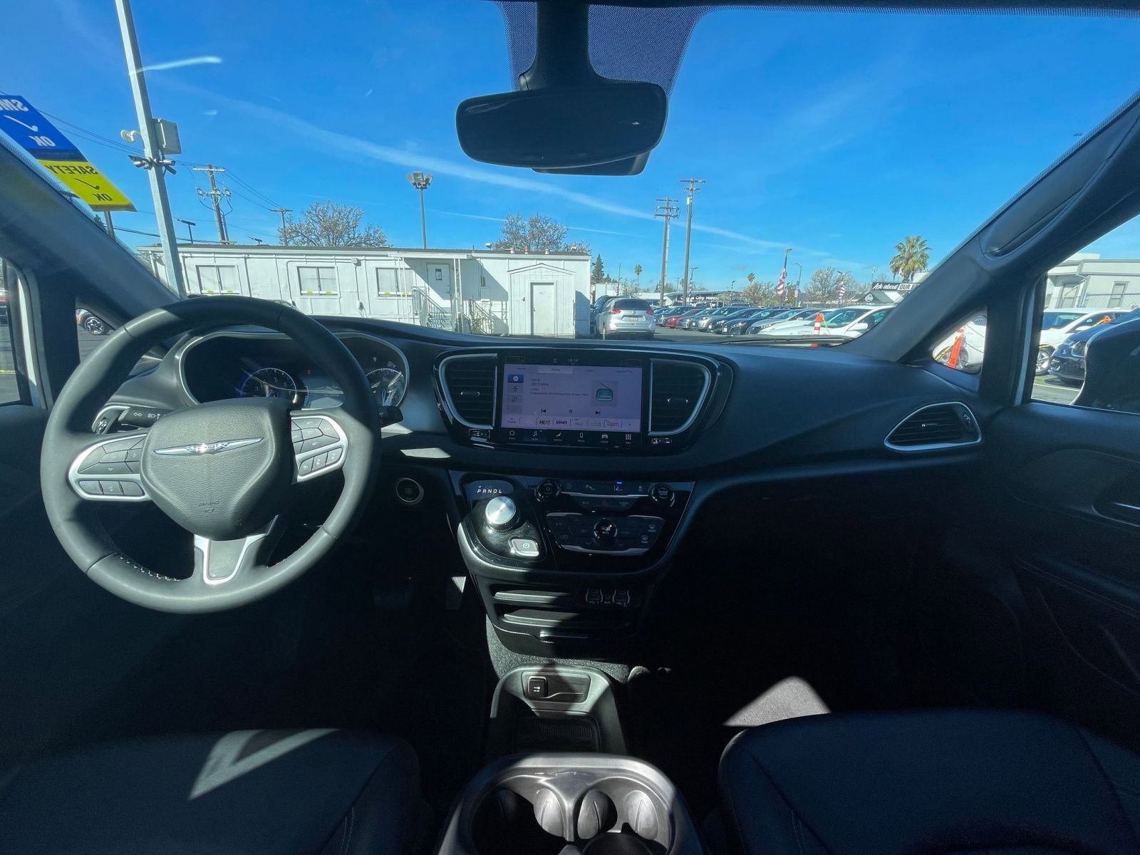 Thumbnail: 2025 Chrysler Pacifica - 30