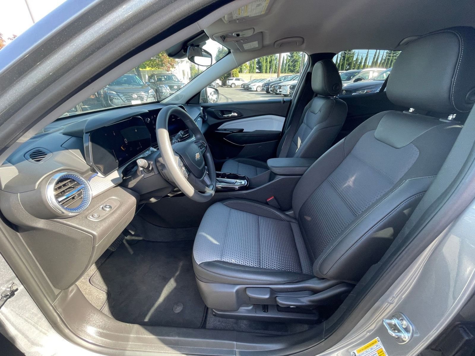 Thumbnail: 2025 Chevrolet Trax - 25